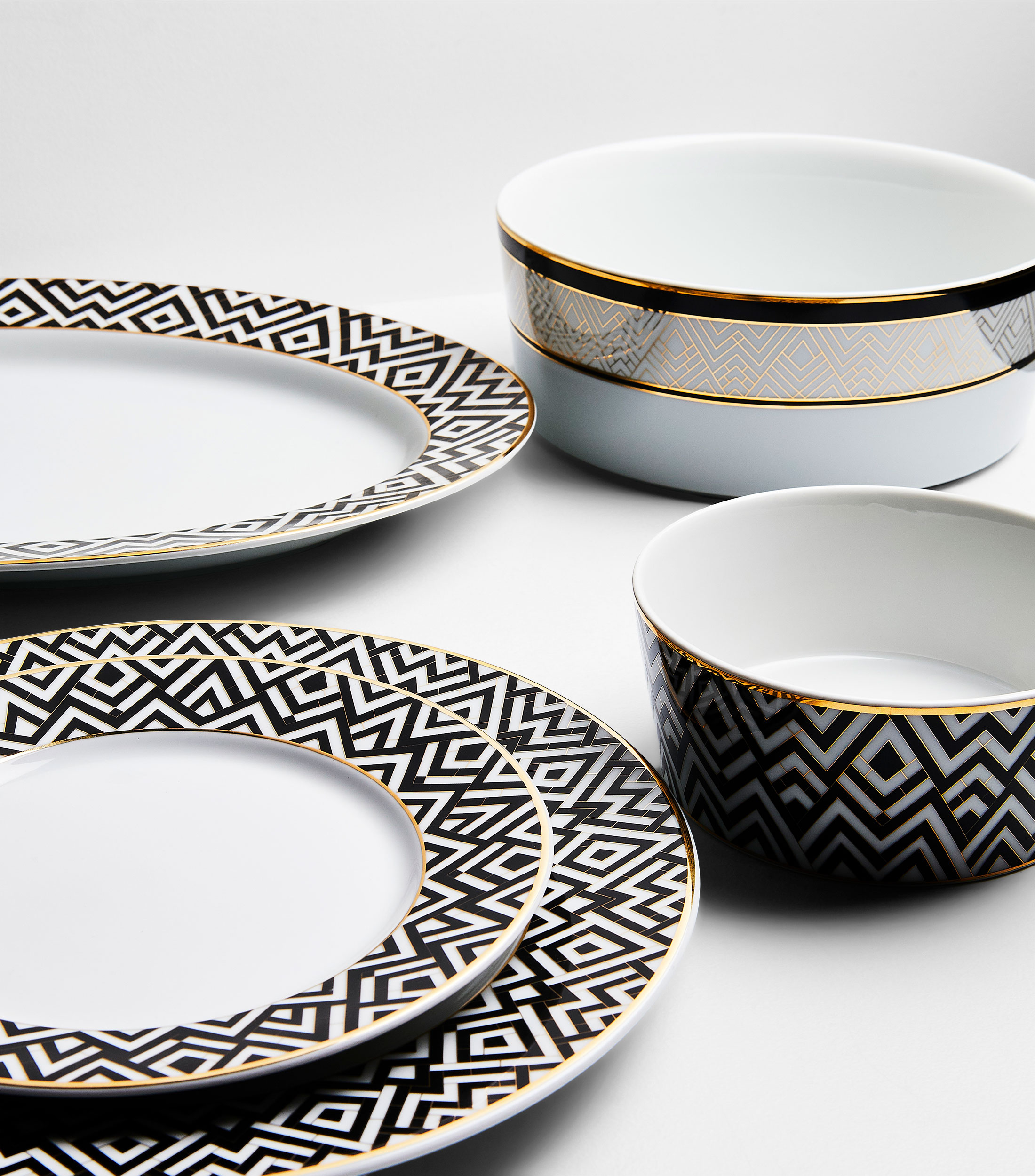 Plato para ensalada Art Deco con grecas