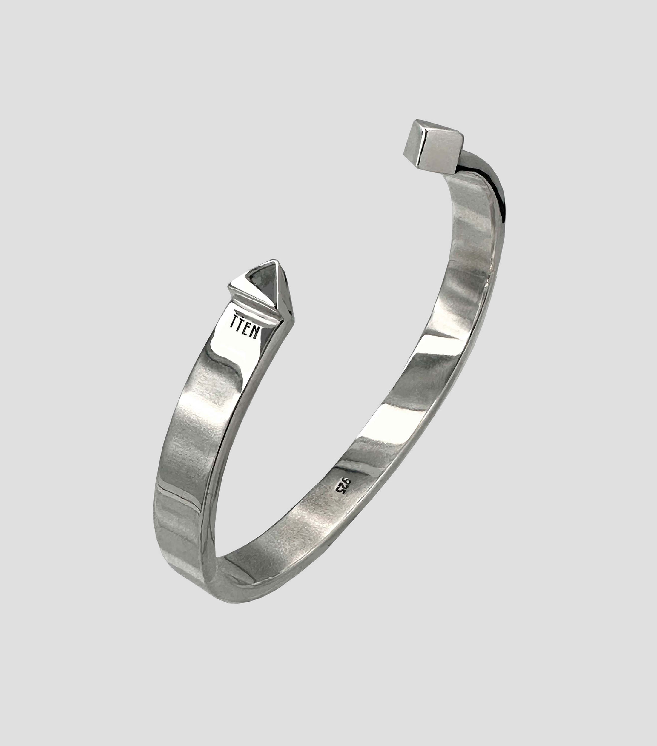 Brazalete de barra en plata .925 con cola de diablillo Hombre