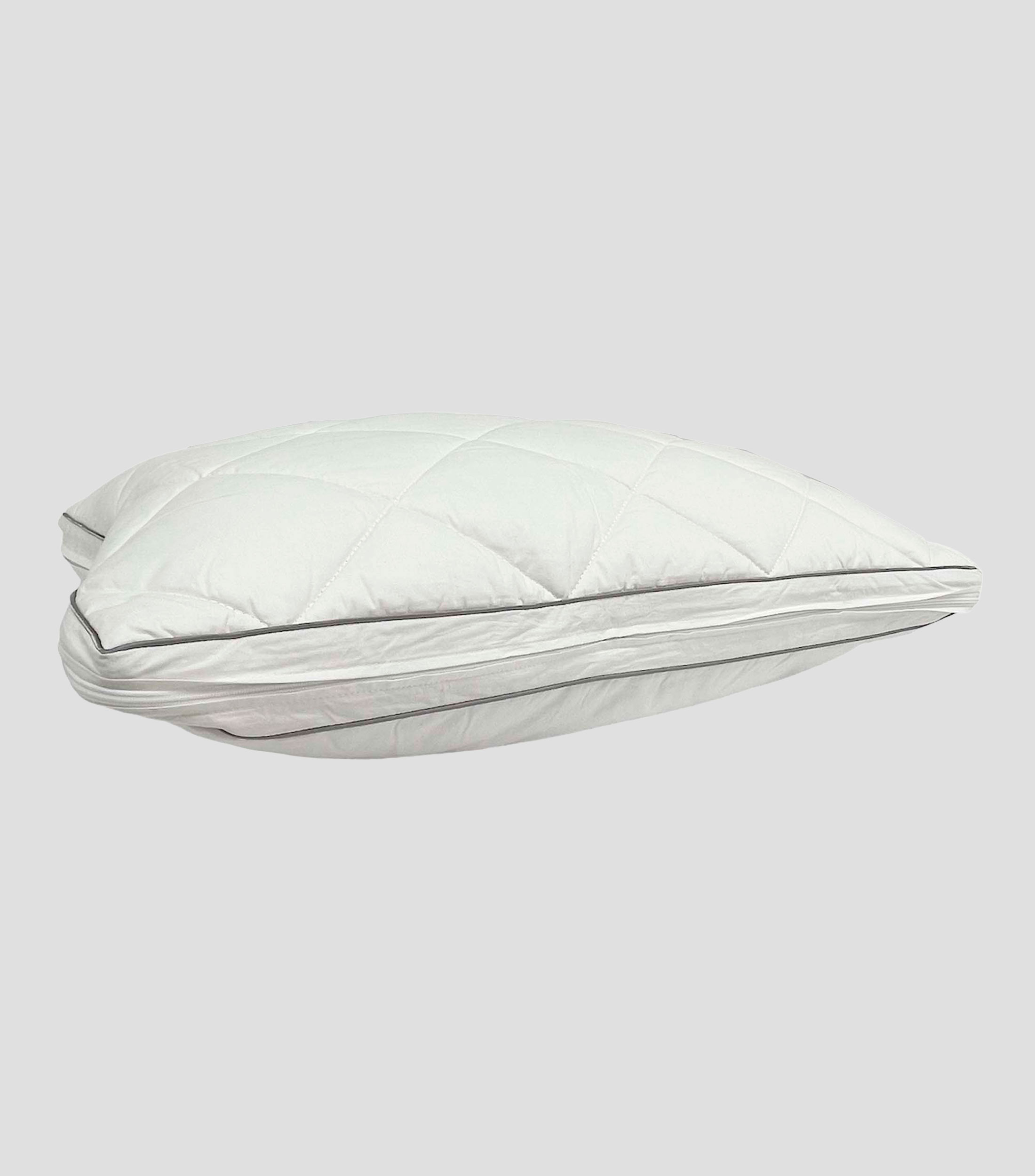 Almohada Estándar Medio Royalty Blanca