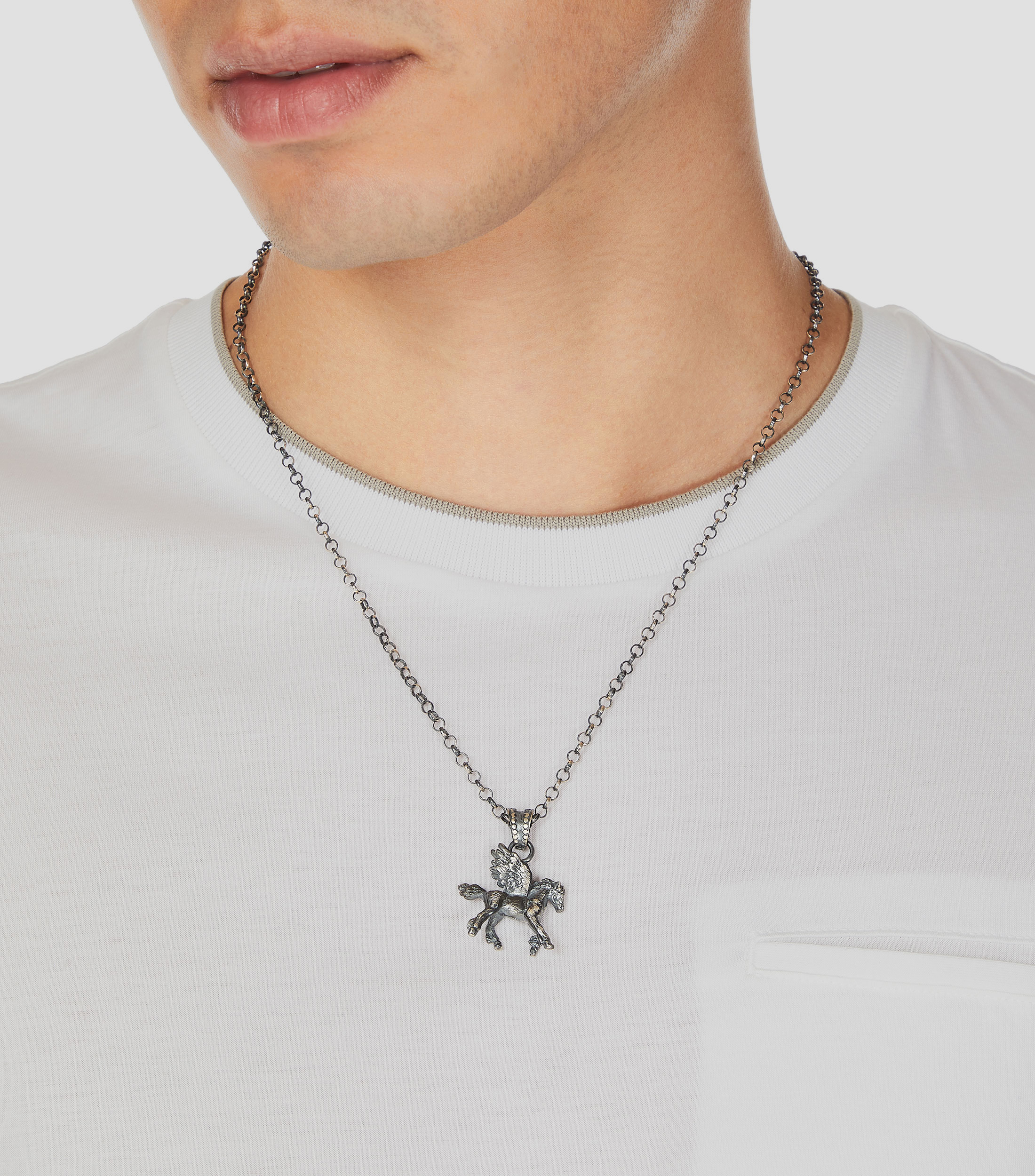 Dije de Pegaso en plata ennegrecida Hombre