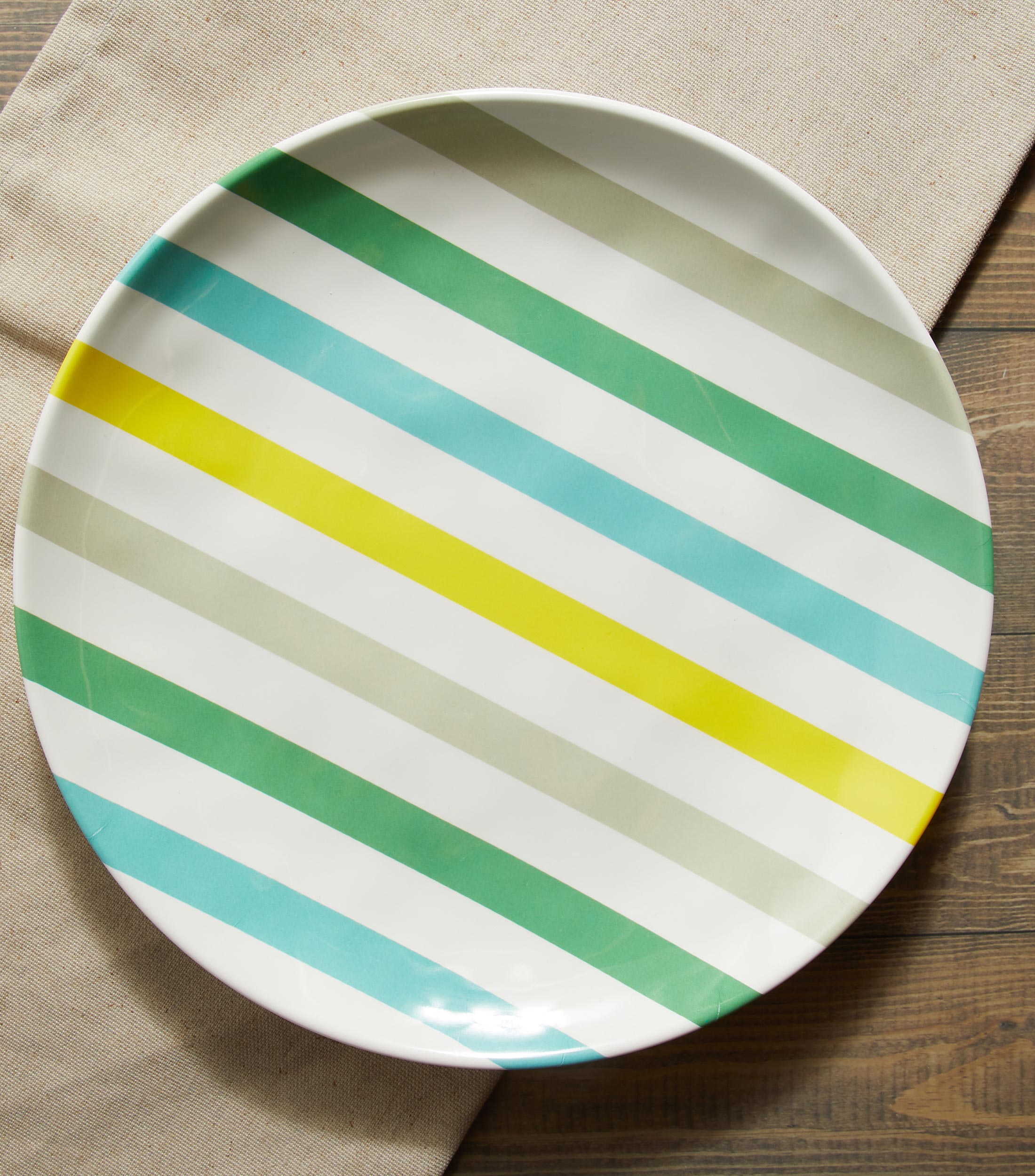 Plato para ensalada con rayas