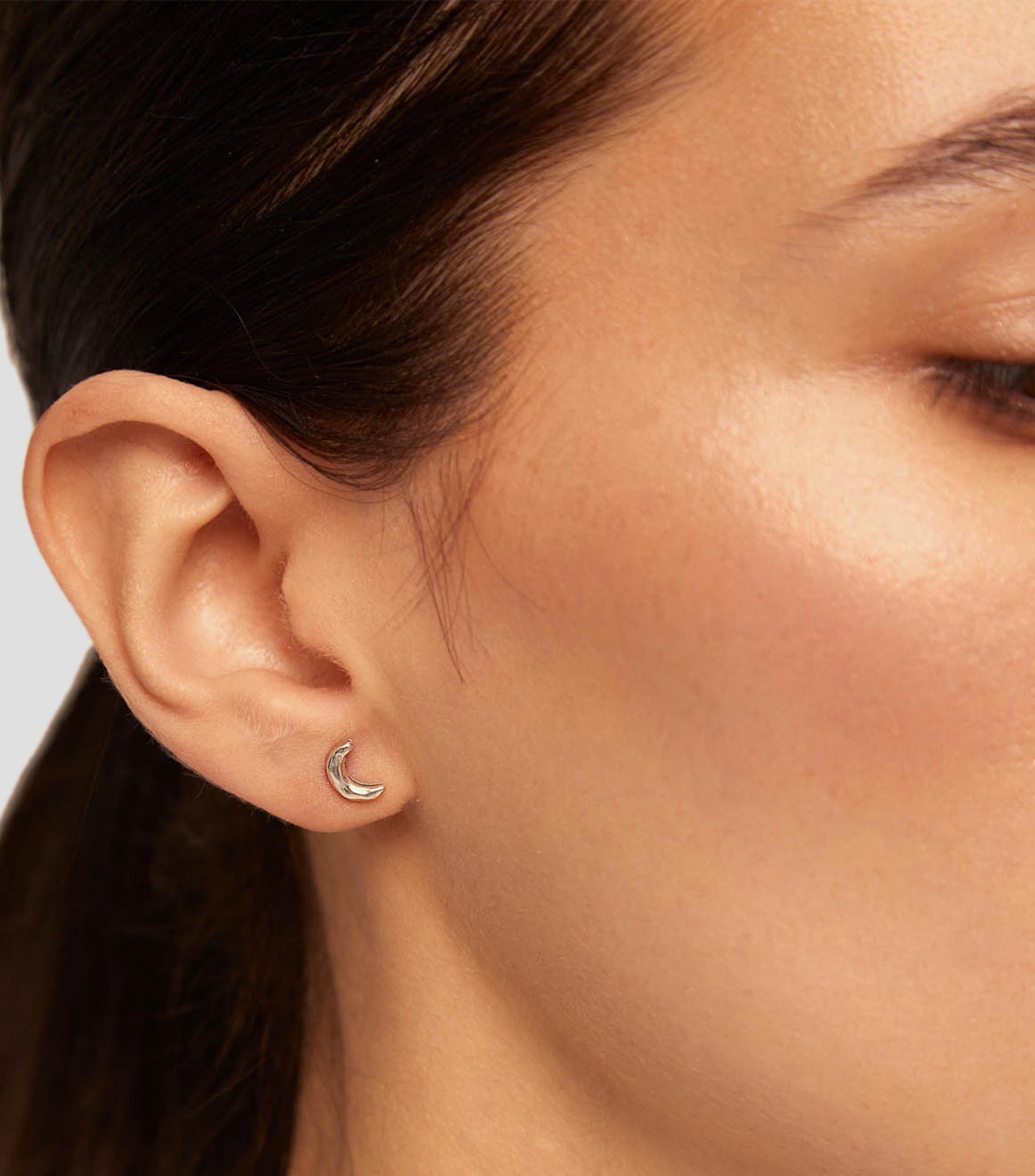 Arete en forma de luna Mujer