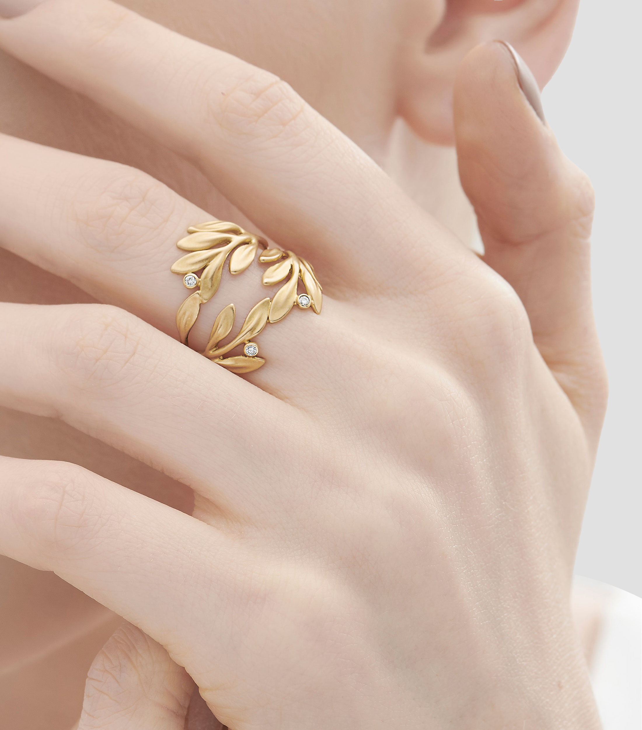 Anillo en oro amarillo de 18 kilates con diamantes Mujer