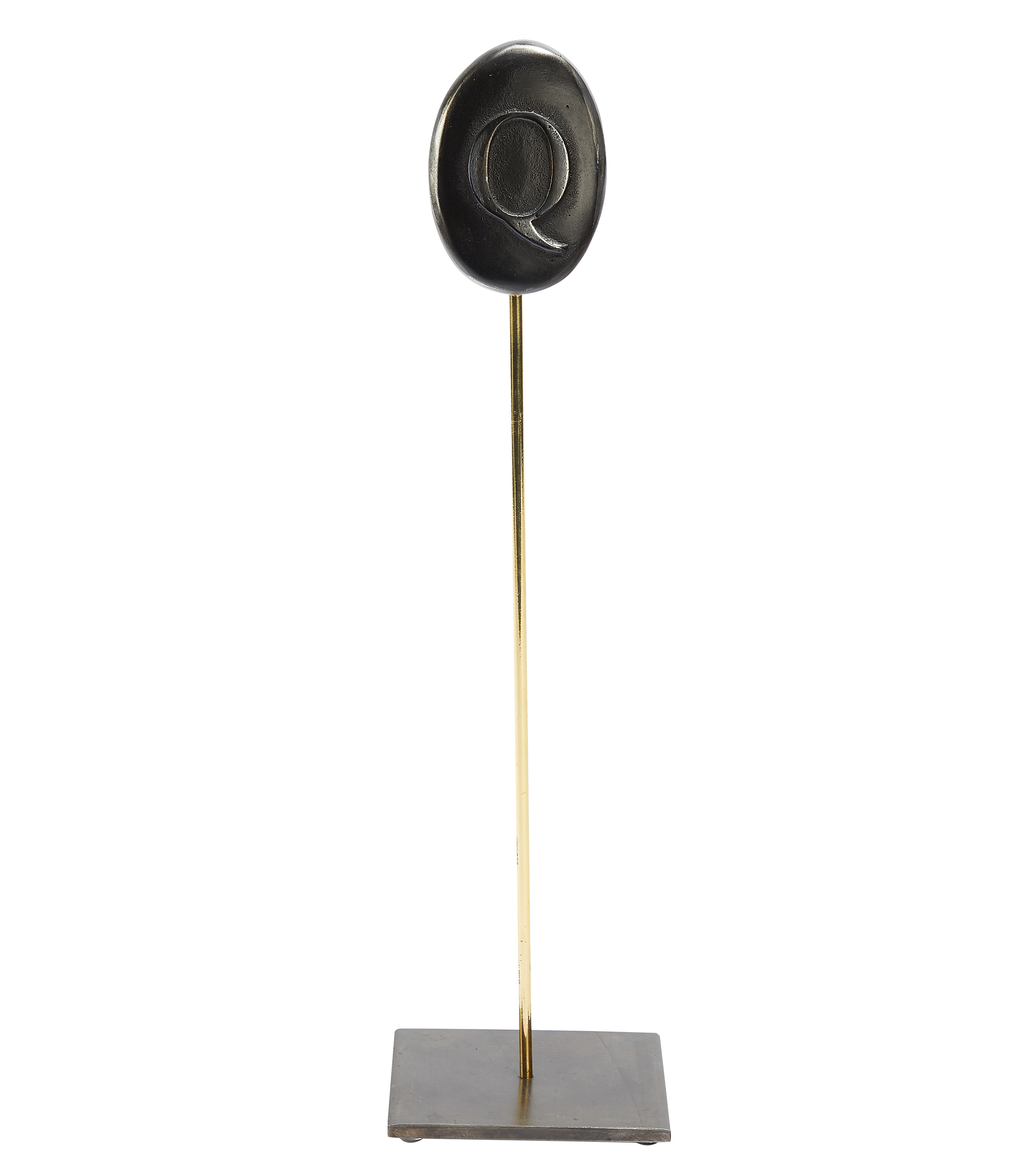 Escultura Medalla oval Letra Q en mármol