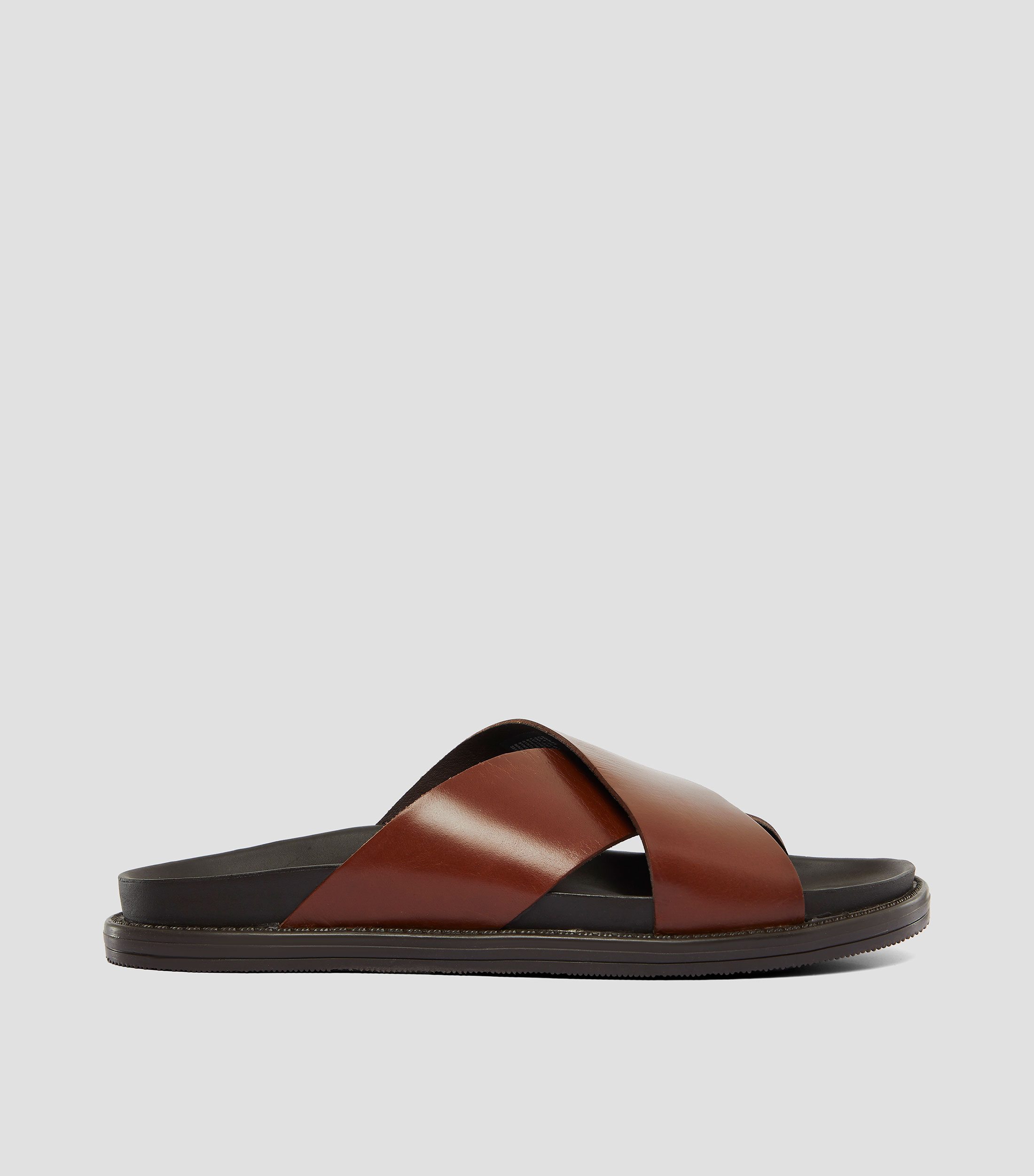 Sandalias planas en piel Hombre