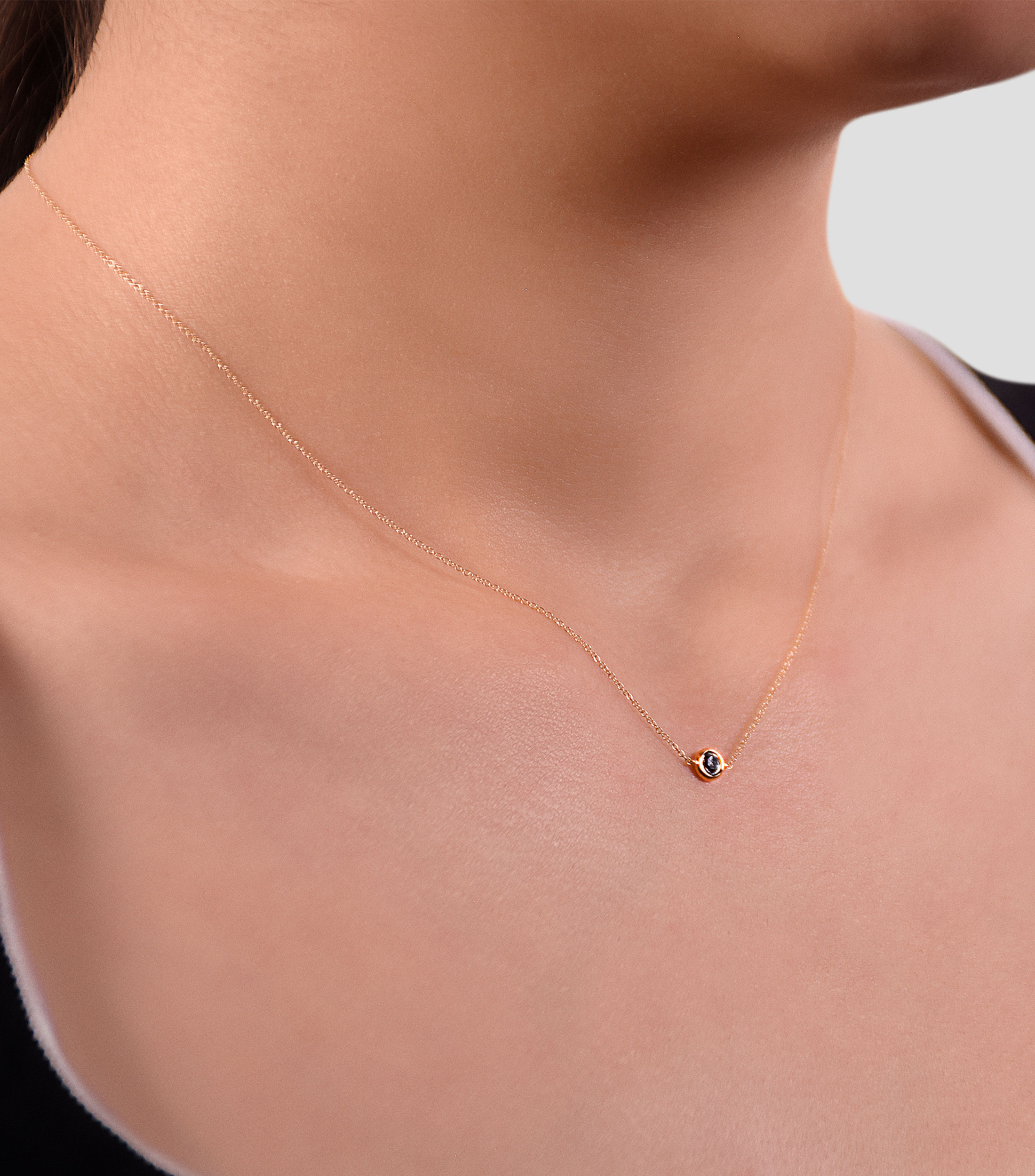 Gargantilla en Oro amarillo de 18 Kilates con brillante negro Mujer