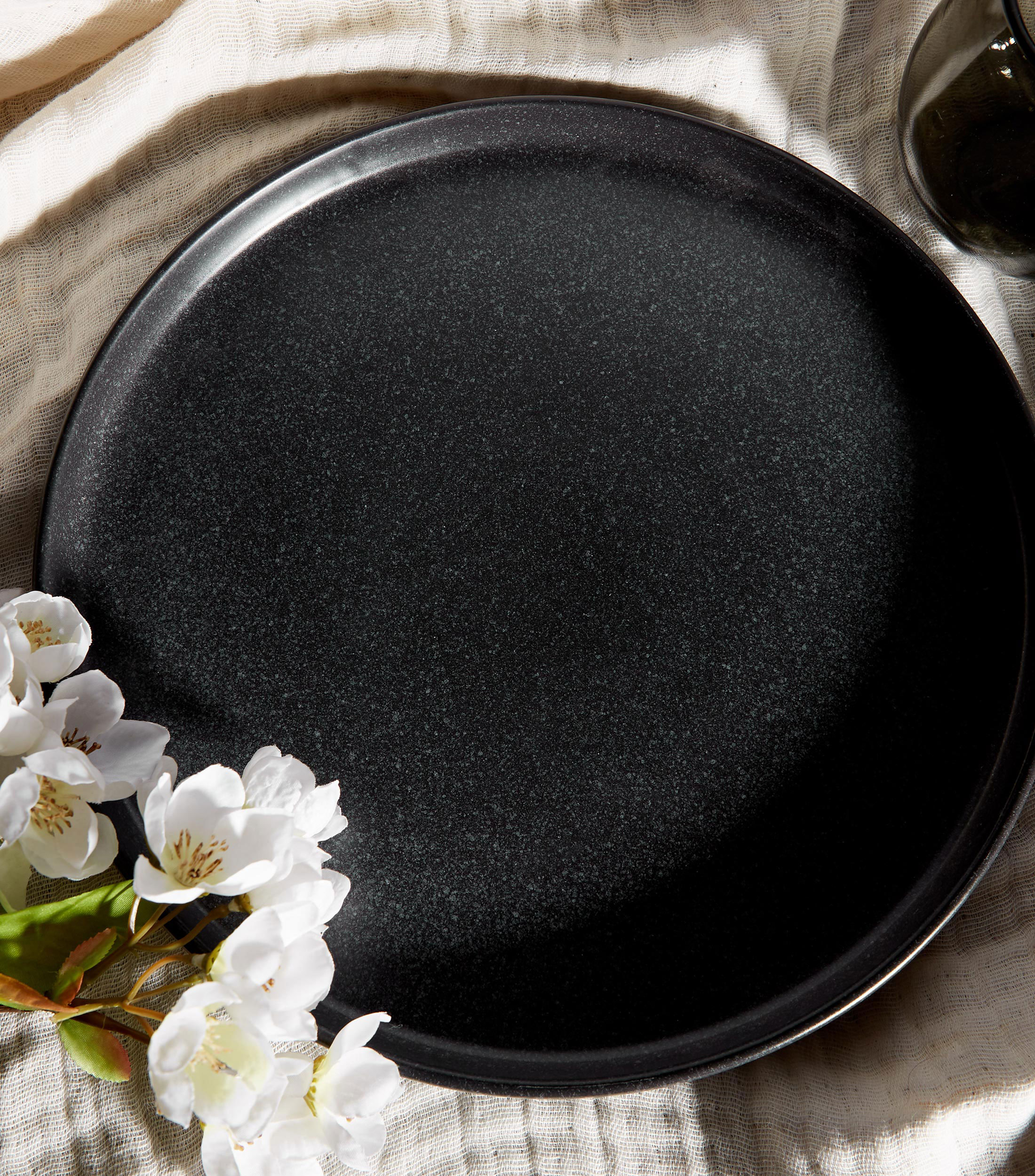 Plato trinche negro en ceramica