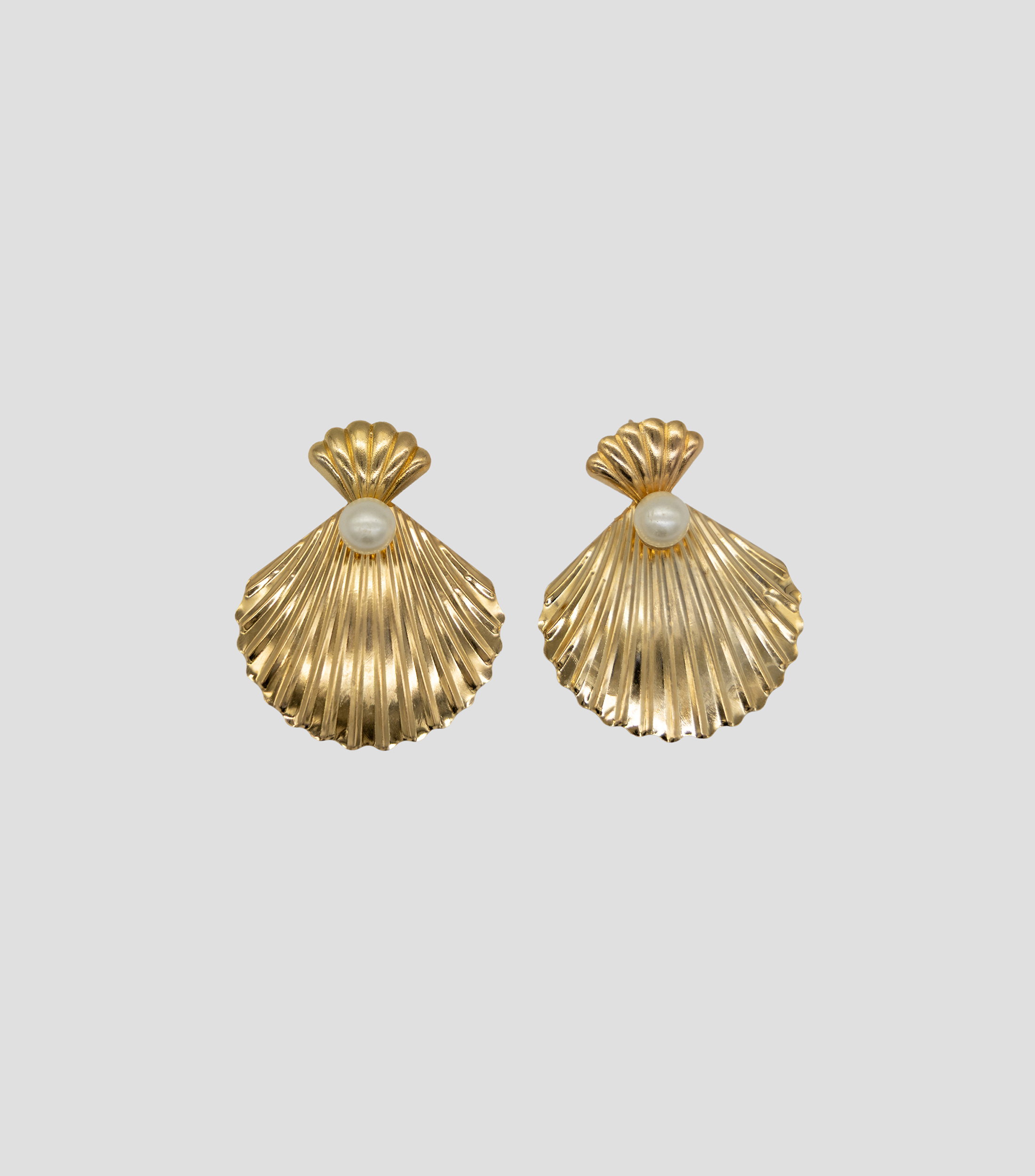 Aretes en forma de concha con perla Mujer