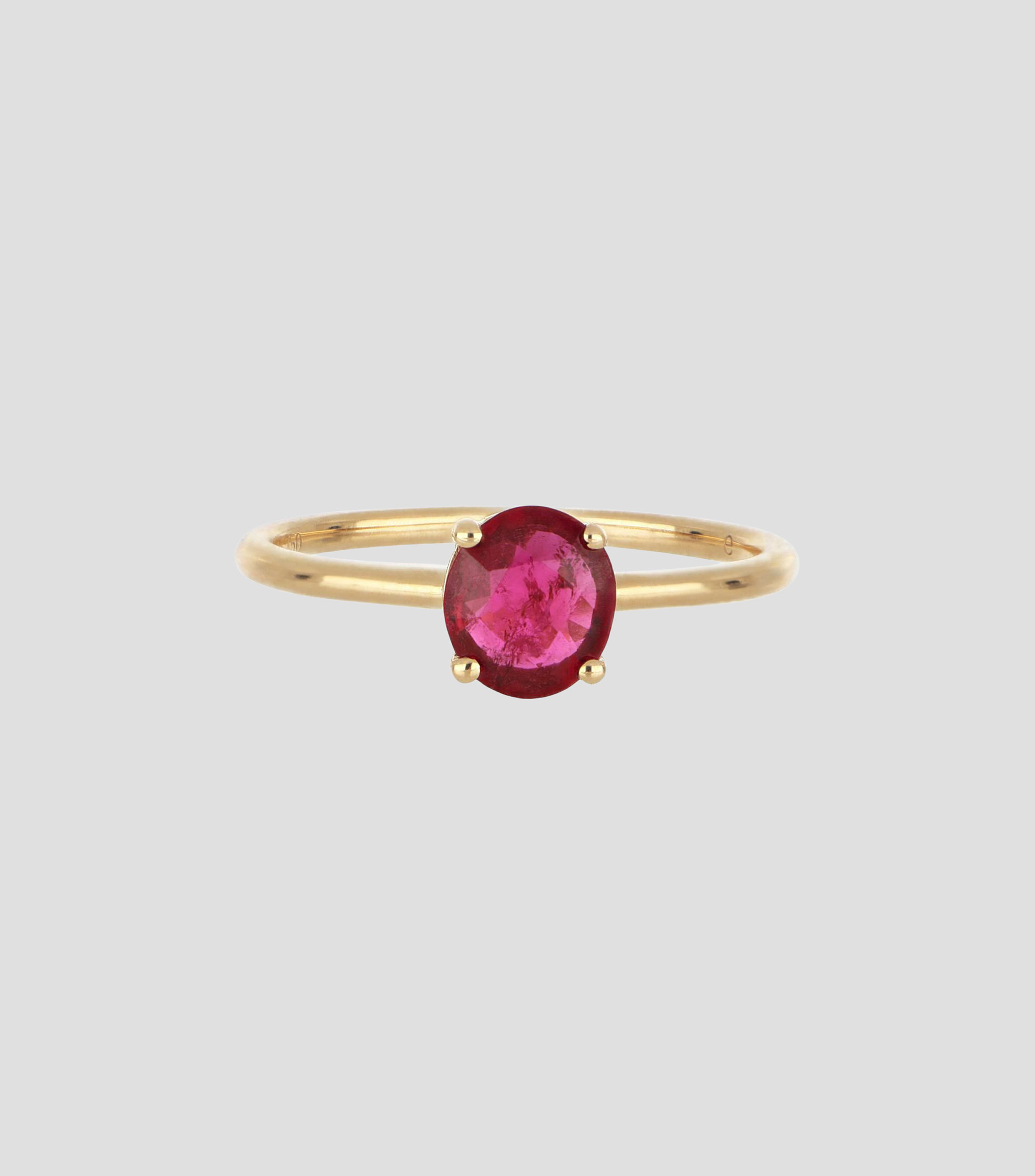 Anillo en oro amarillo de 18 kilates con incrustación de turmalina rubelita natural Mujer