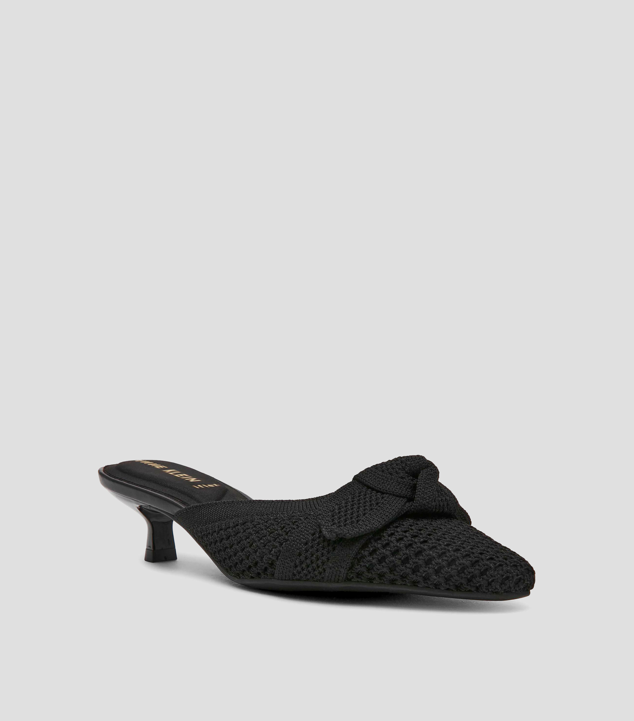 Zapatillas con tacón bajo de aguja Mujer