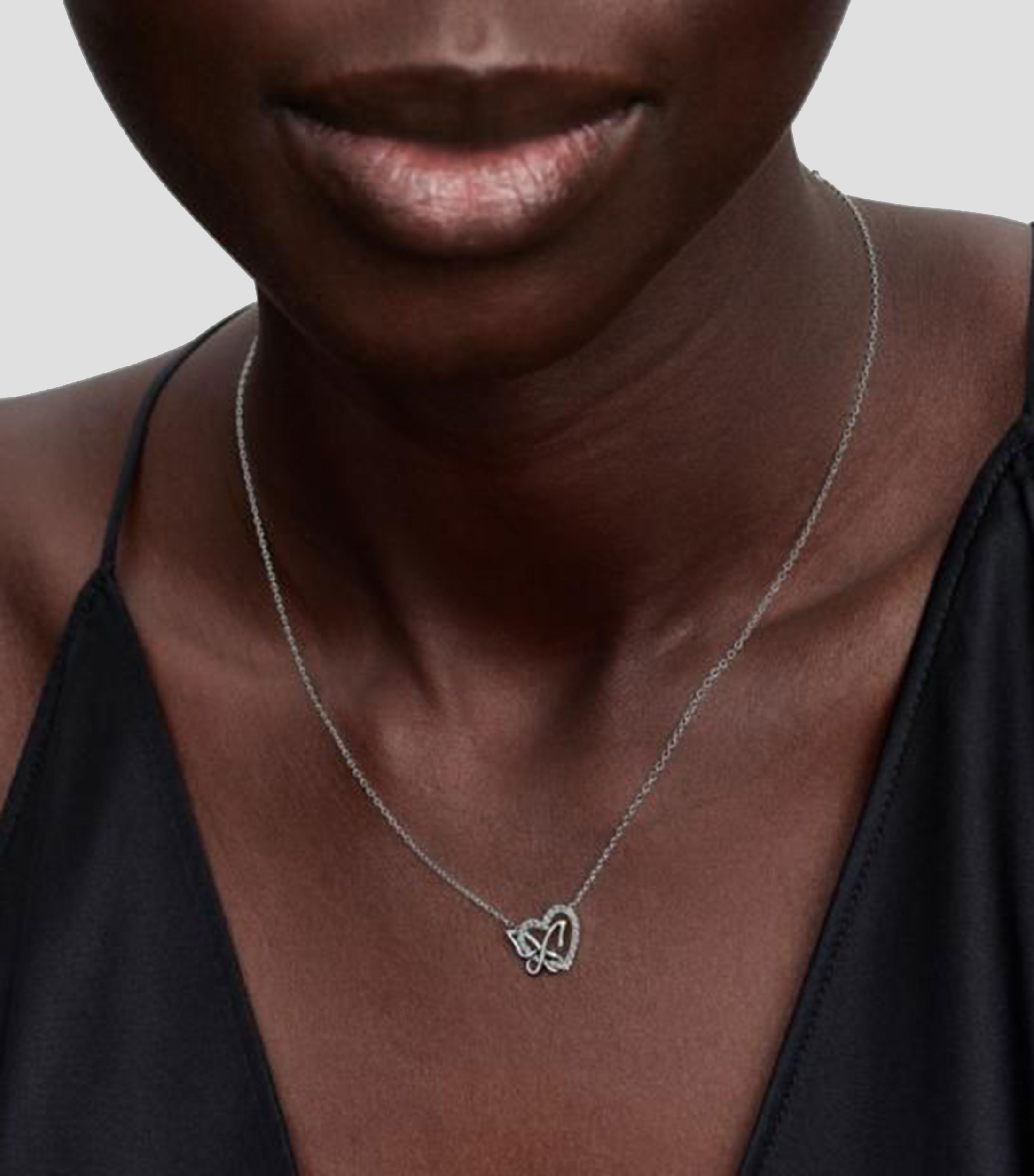 Collar en plata con corazón Unisex
