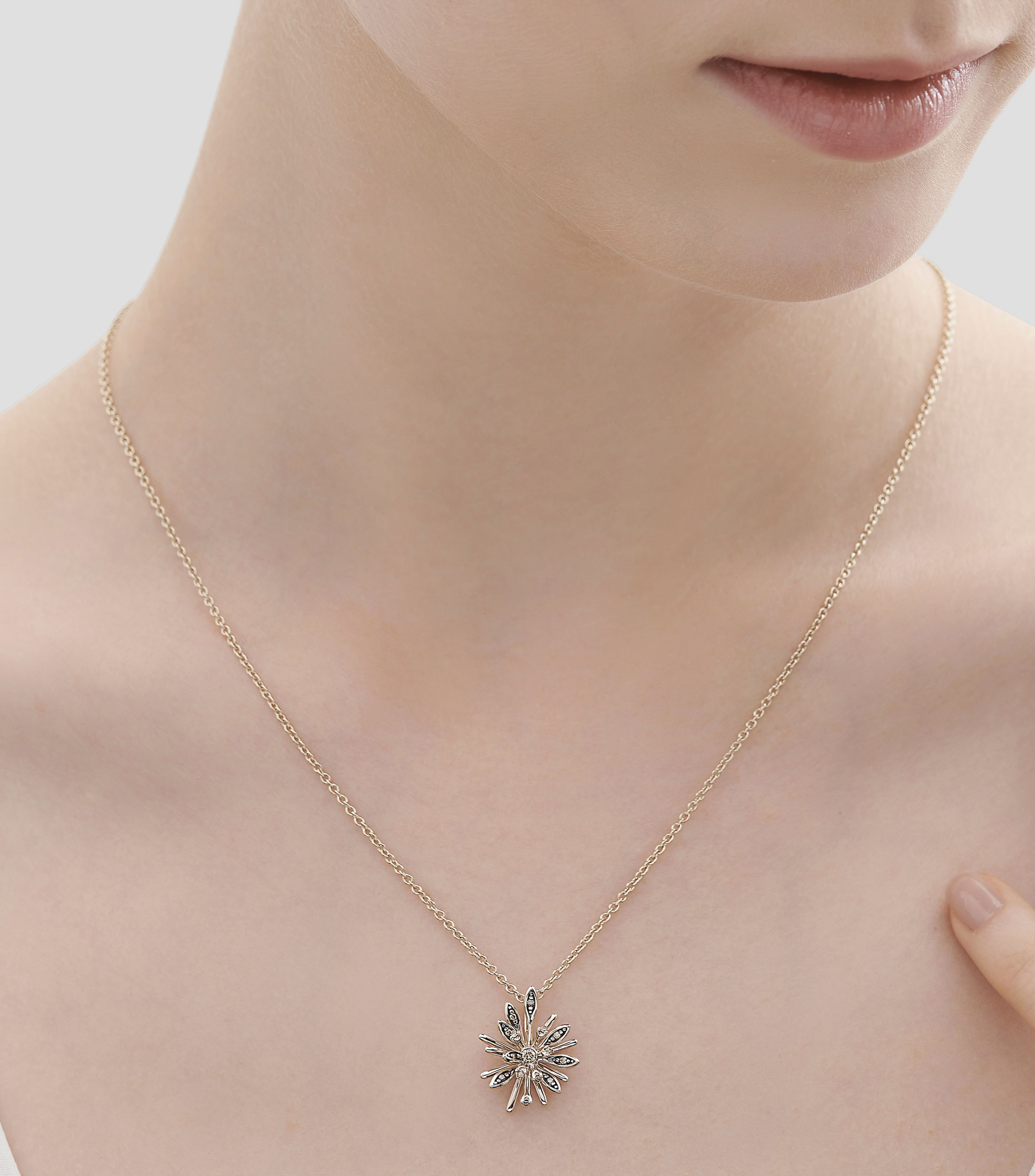 Dije con collar en oro de 18 kilates Flow Flowering Mujer