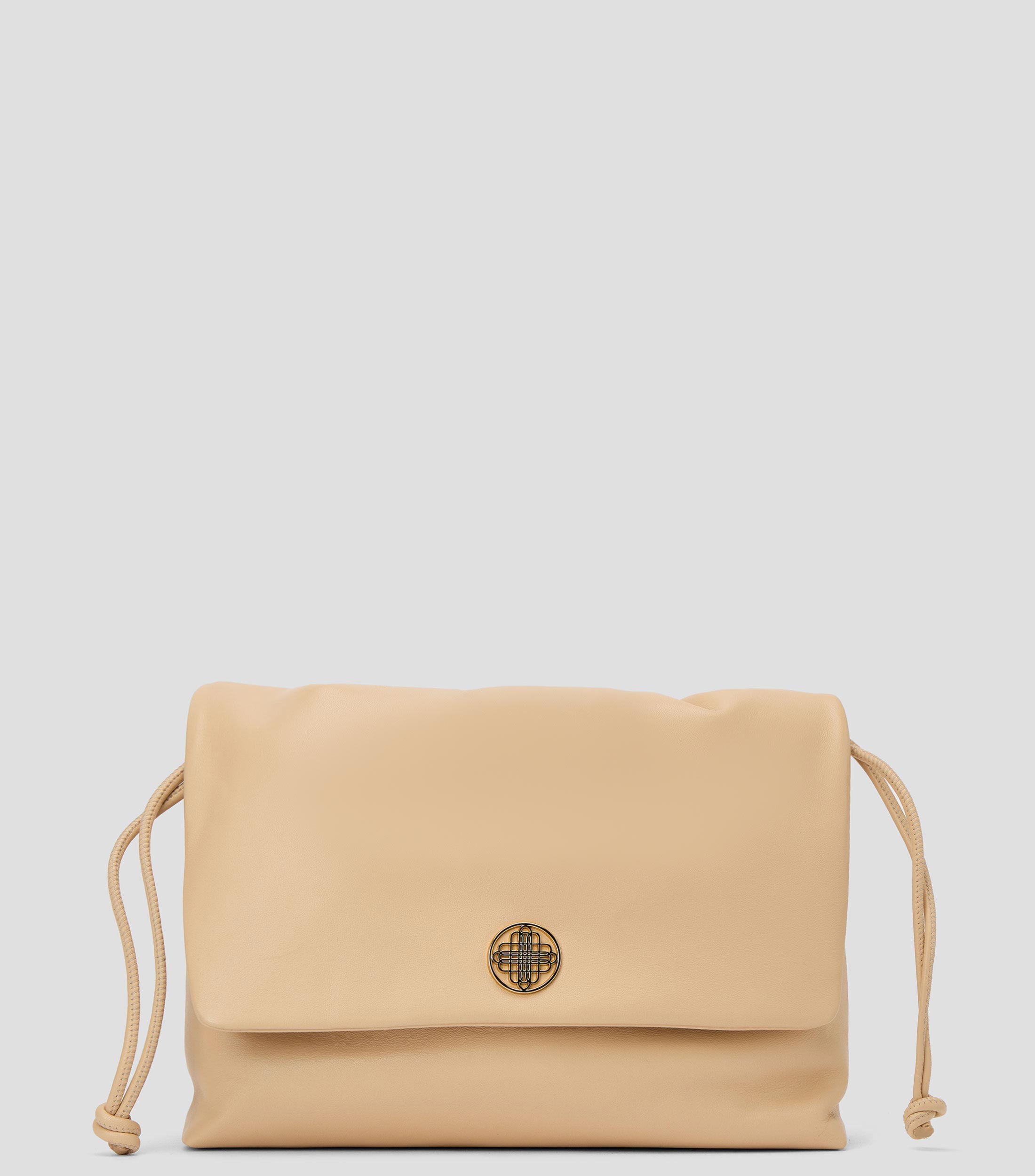 Bolsa crossbody en piel lisa con detalle texturizado Mujer