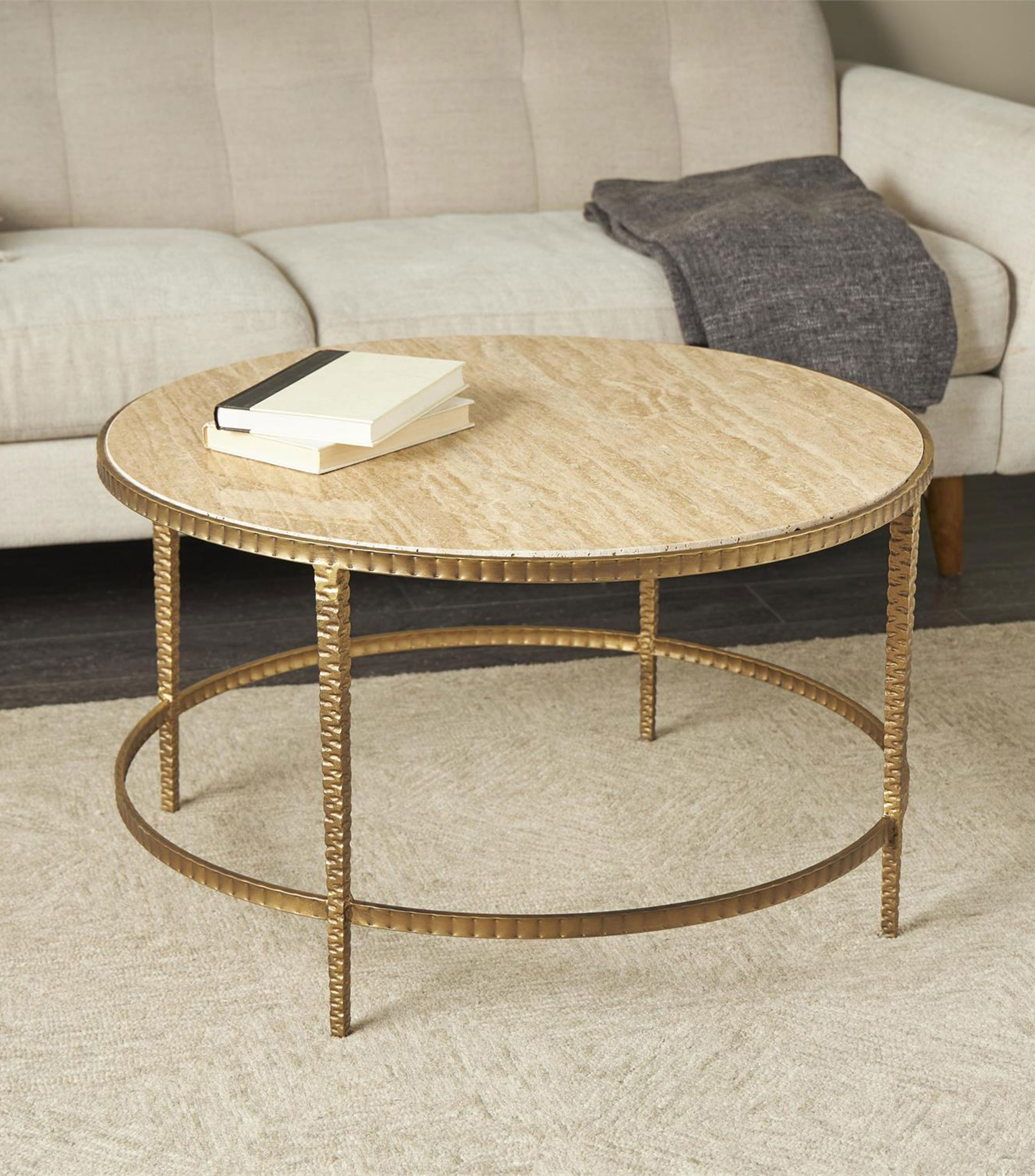 Mesa de centro en metal con mármol