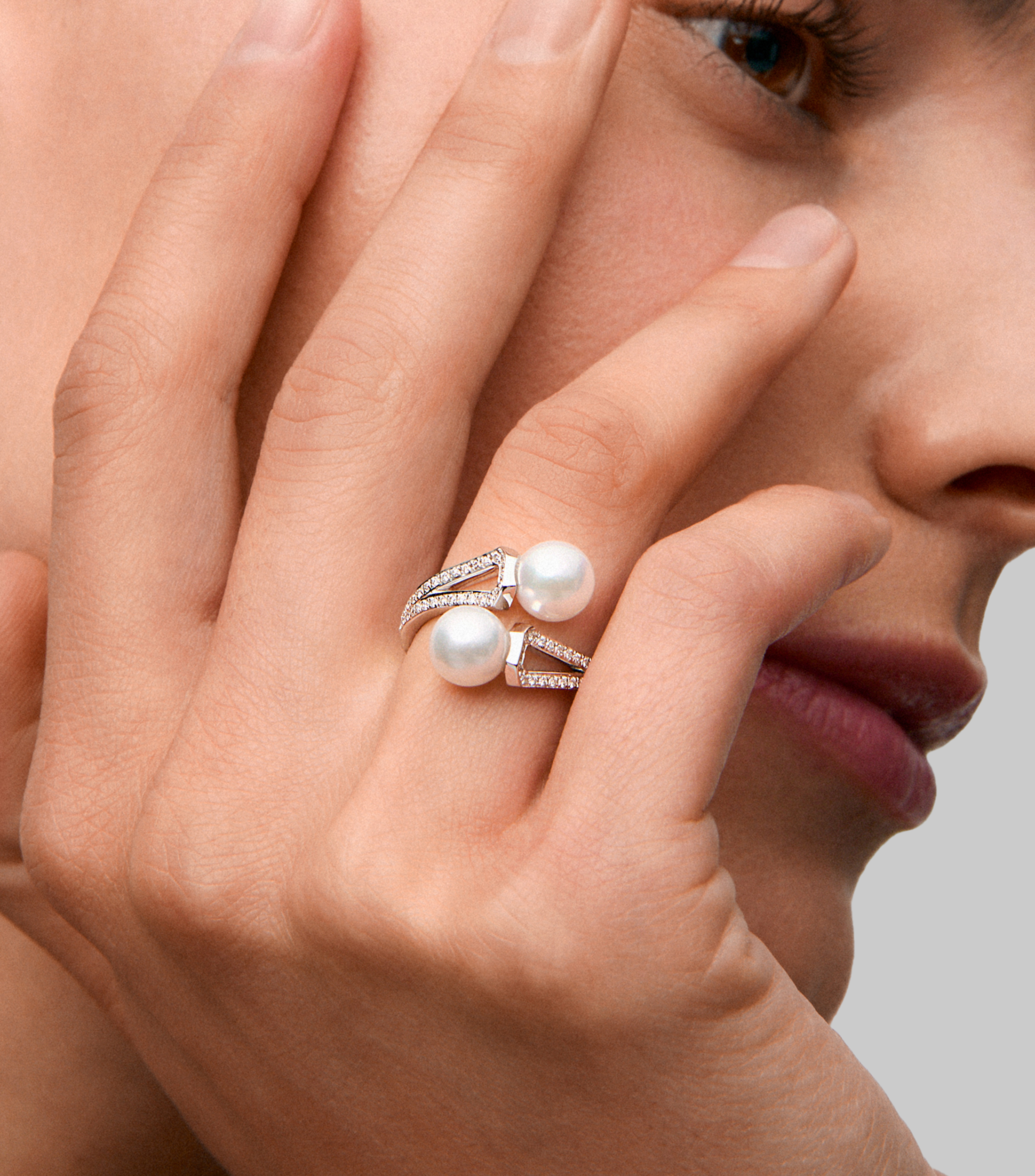 Anillo en oro blanco de 18 kilates con perlas Mujer