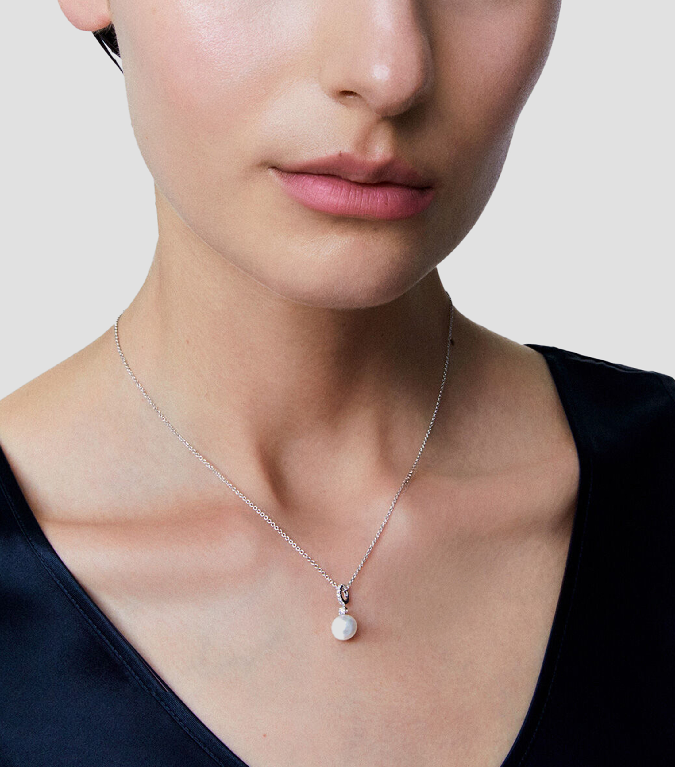 Collar en Oro de 18 Kilates con Incrustacion Mujer