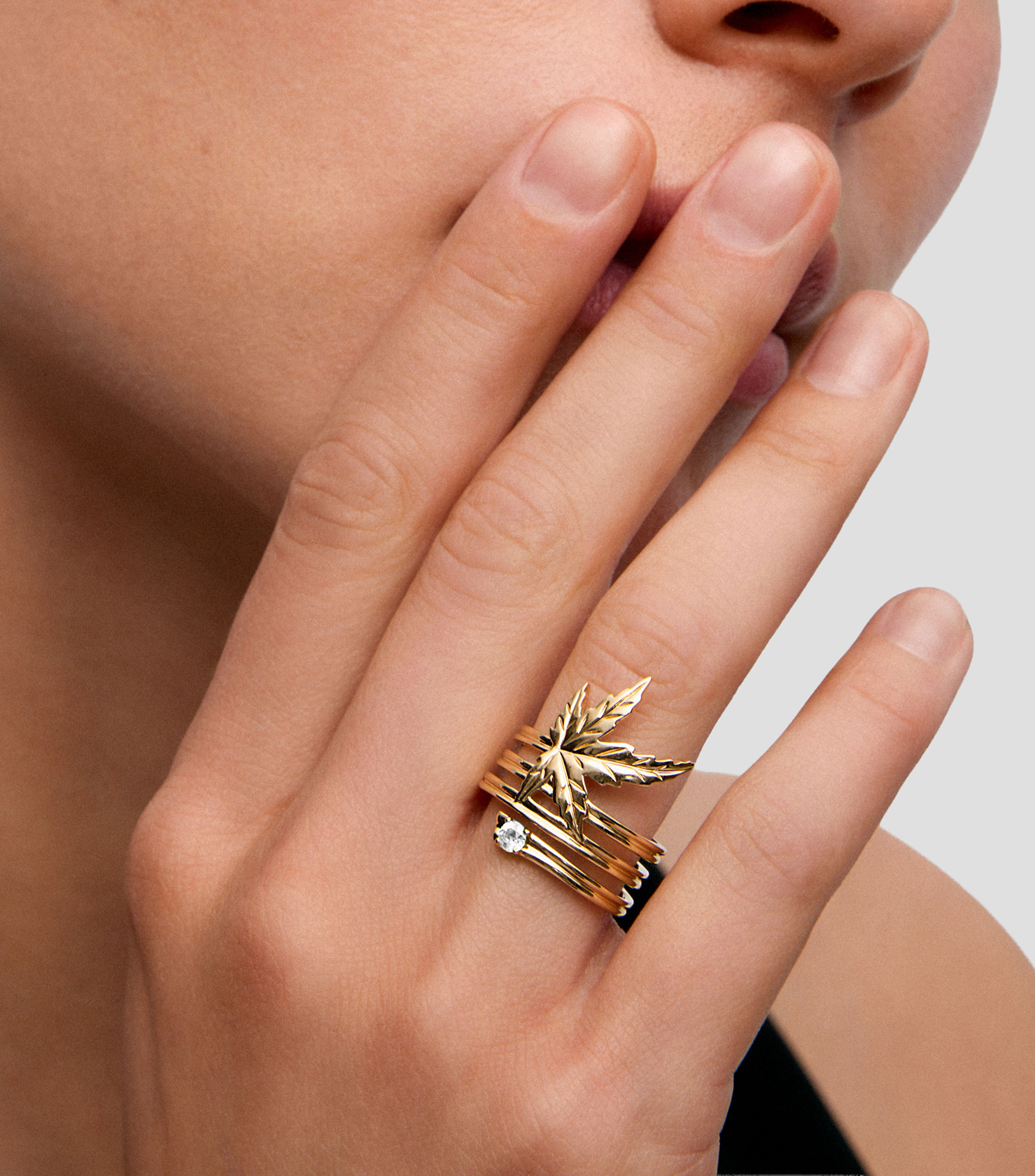 Anillo en Oro amarillo de 18 Kilates Arce con diamante Mujer
