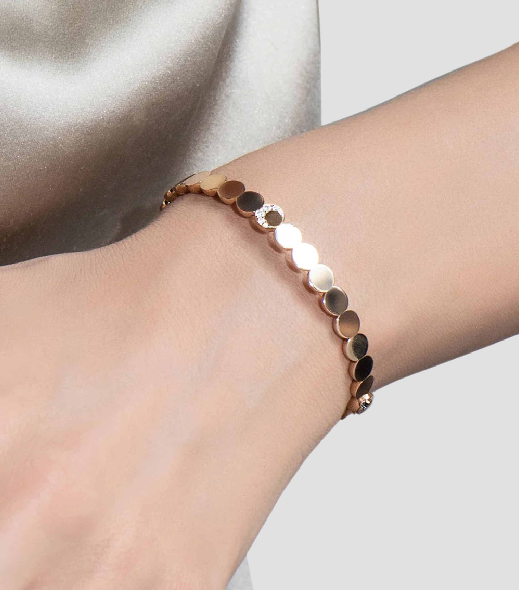 Pulsera en Oro Rosa de 18 Kilates con Incrustacion de Diamante Mujer