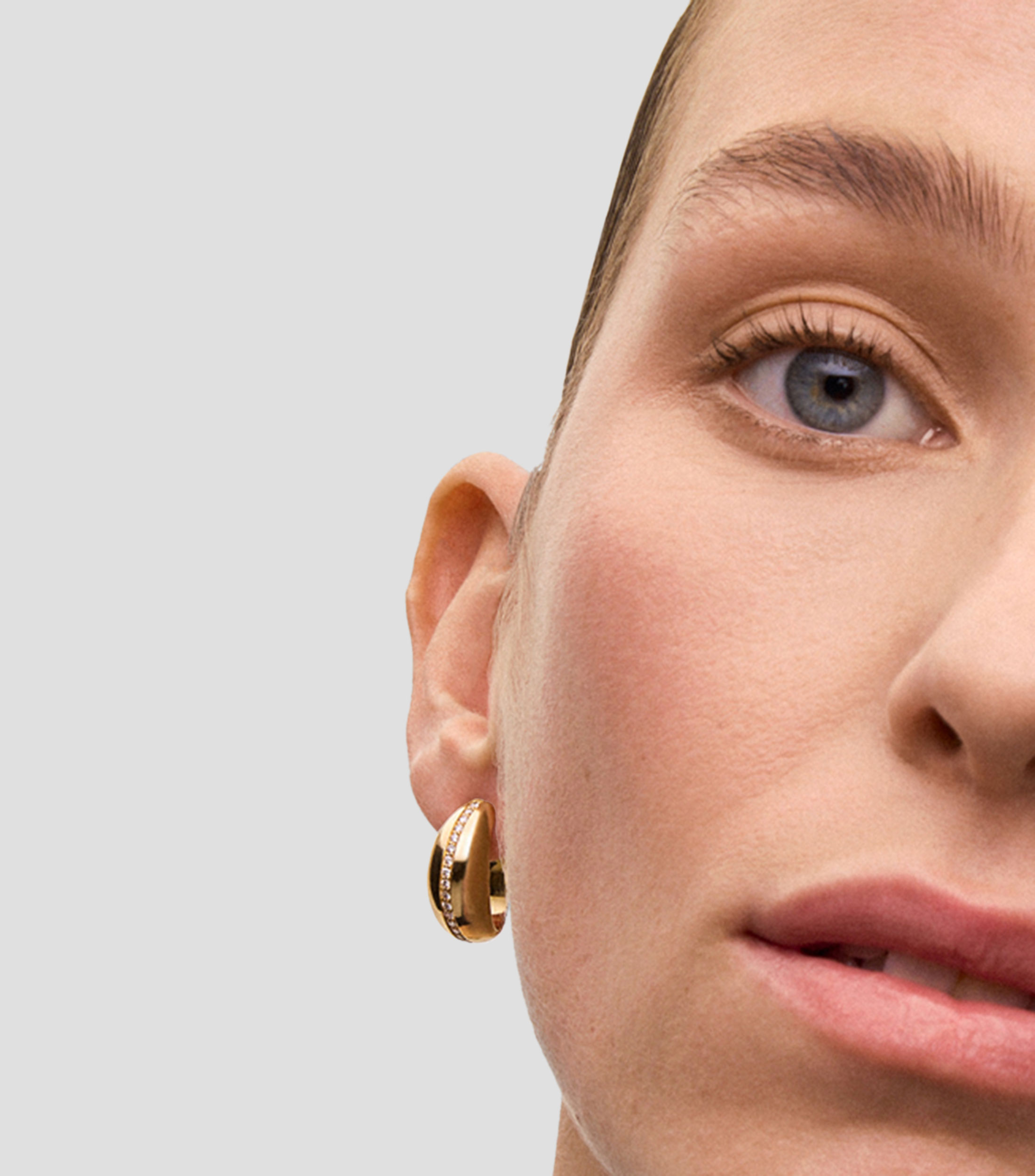 Aretes en oro amarillo de 18 kilates con diamantes Elipse Mujer