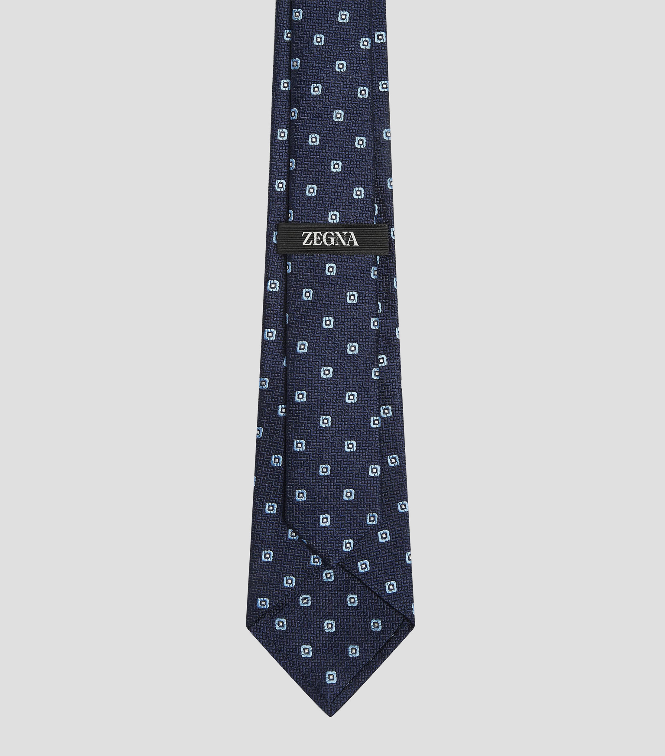Corbata ancha en seda con flores