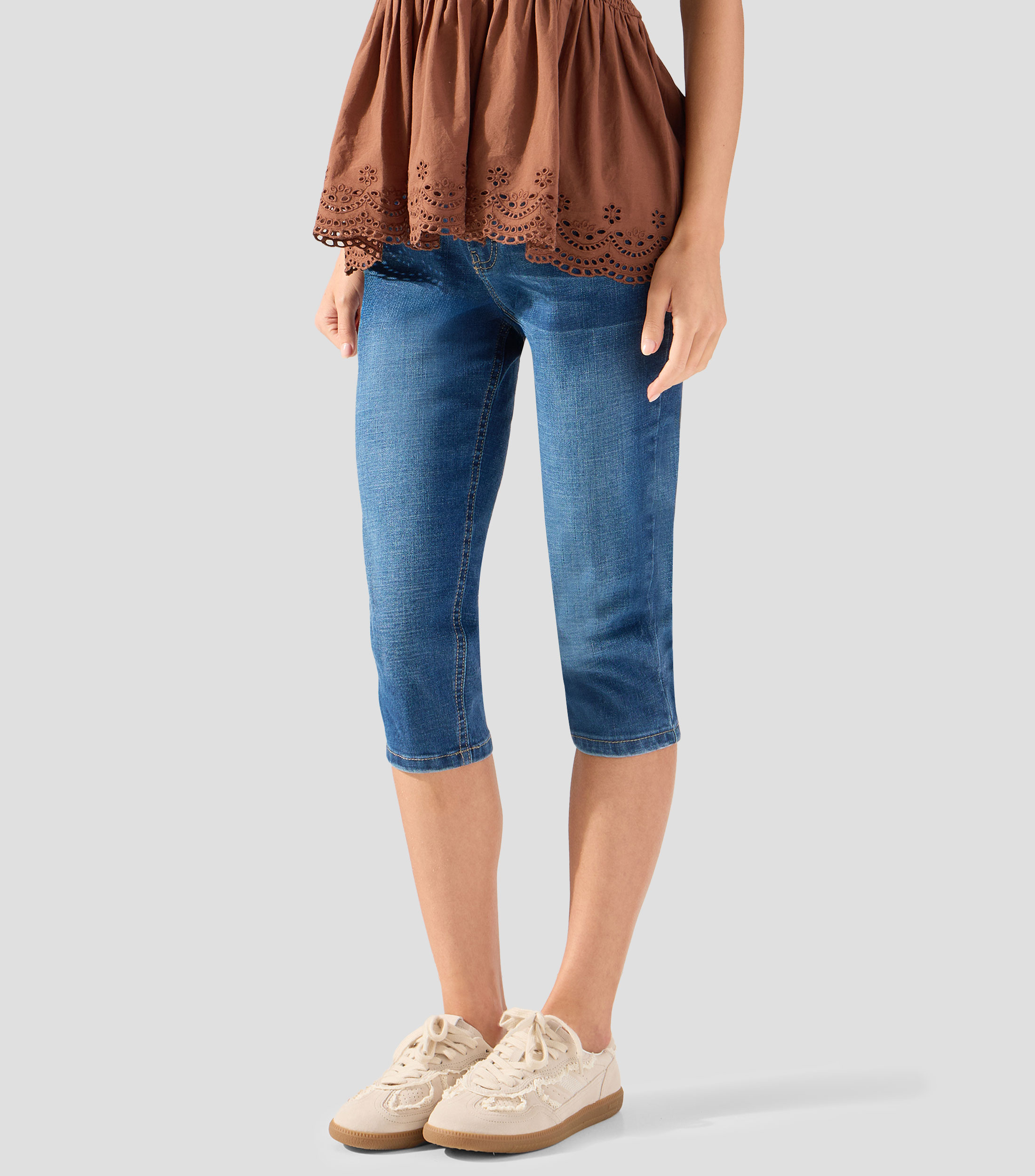 Jeans capri de corte ajustado Mujer