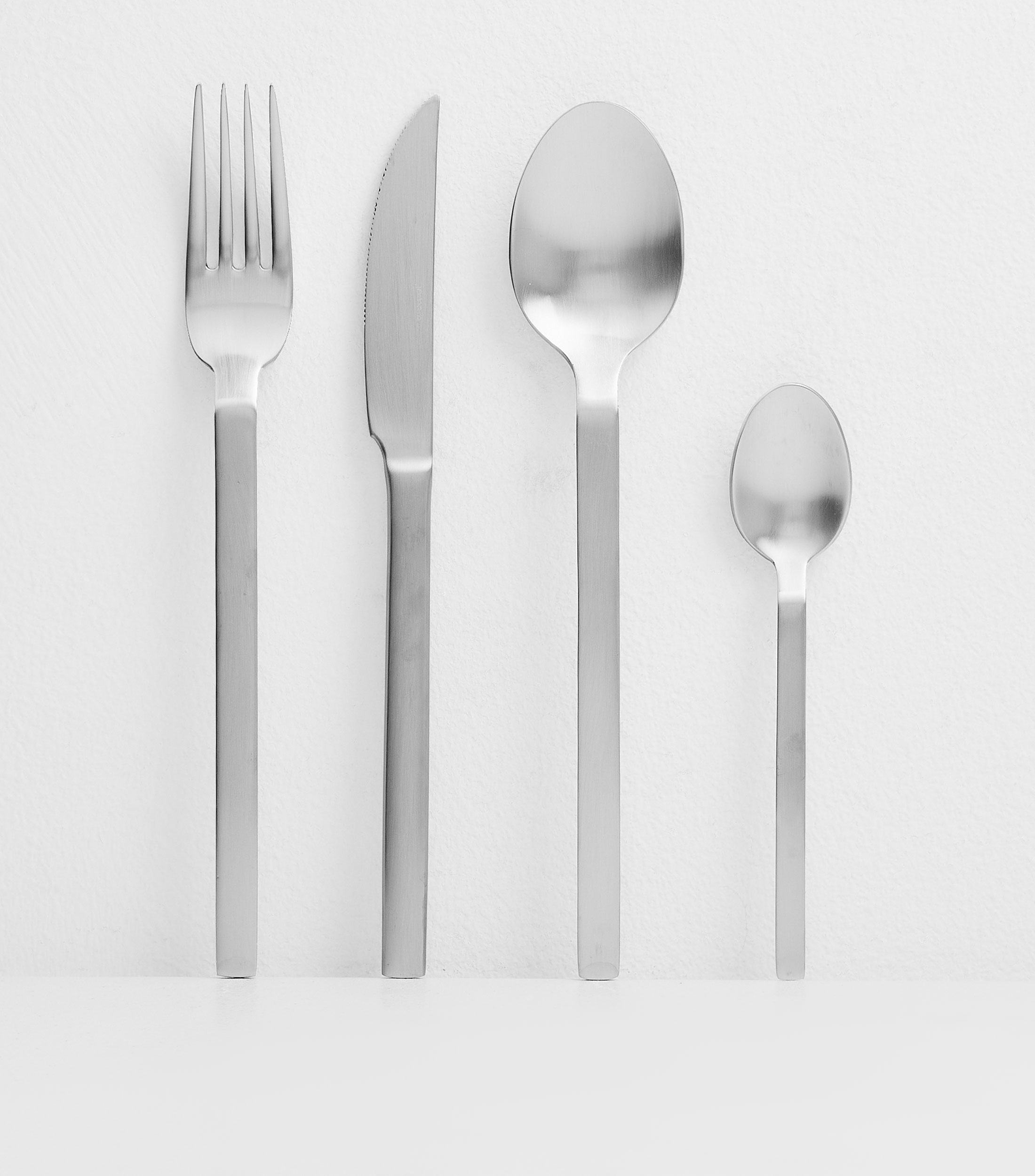 Set de Cubiertos 24 piezas Línea en acero inoxidable