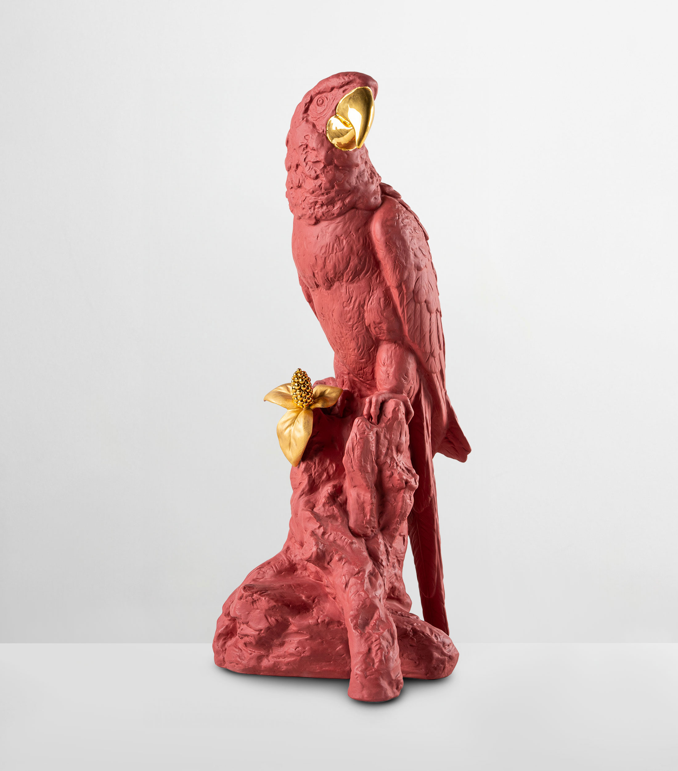 Figura decorativa Guacamayo rojo en porcelana