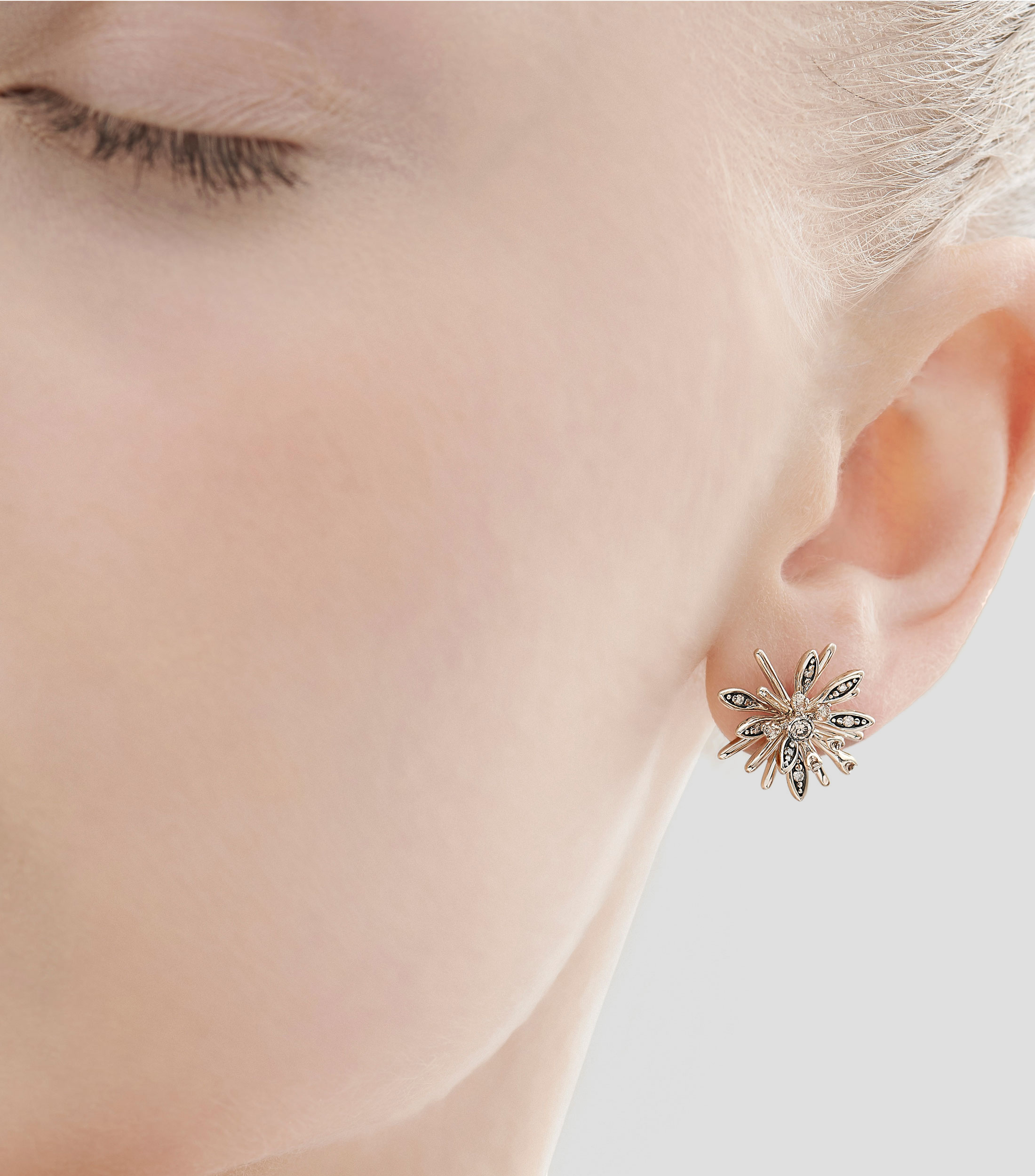 Arete en oro blanco de 18 kilates Flow Flowering Mujer