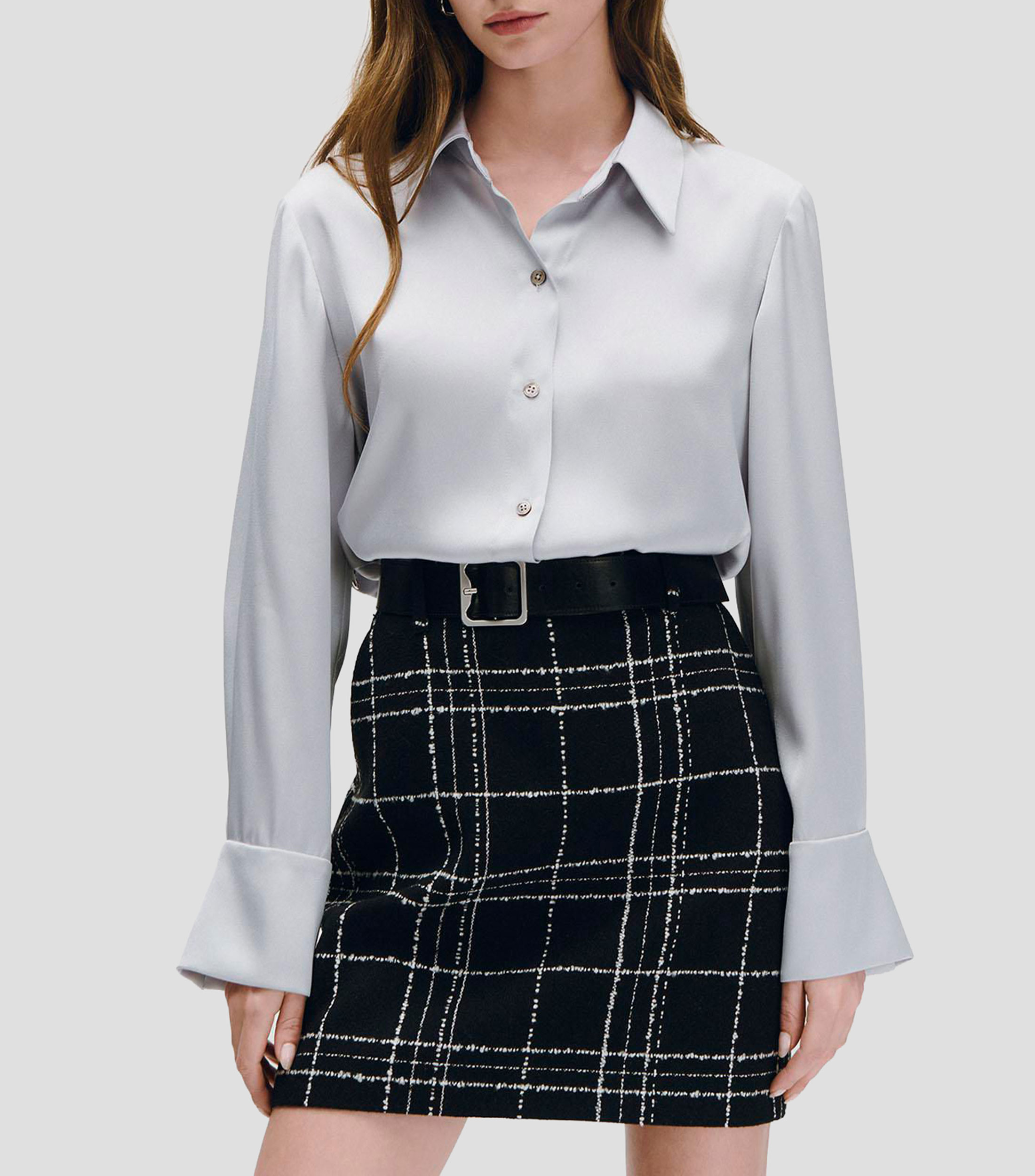 Blusa Camisera Satín Plata Puño Francés Mujer