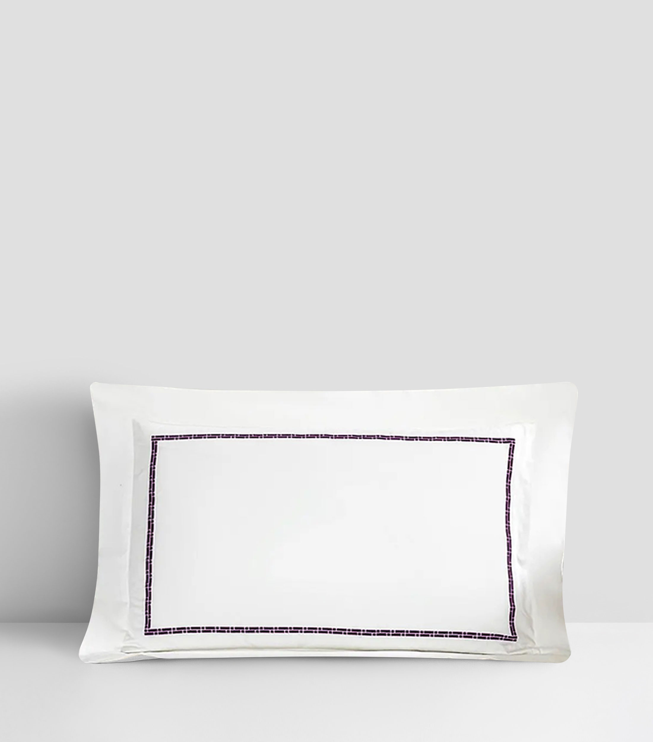 Funda para almohada king size en algodón Affinity Embroidery blanco con ciruela