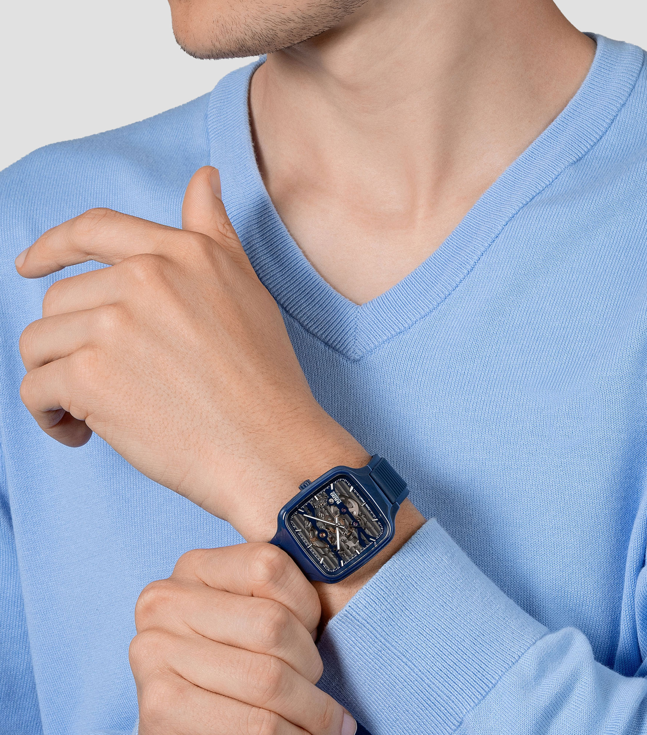 Reloj Unisex Automático True Square Skeleton Lifestyle Carátula Azul