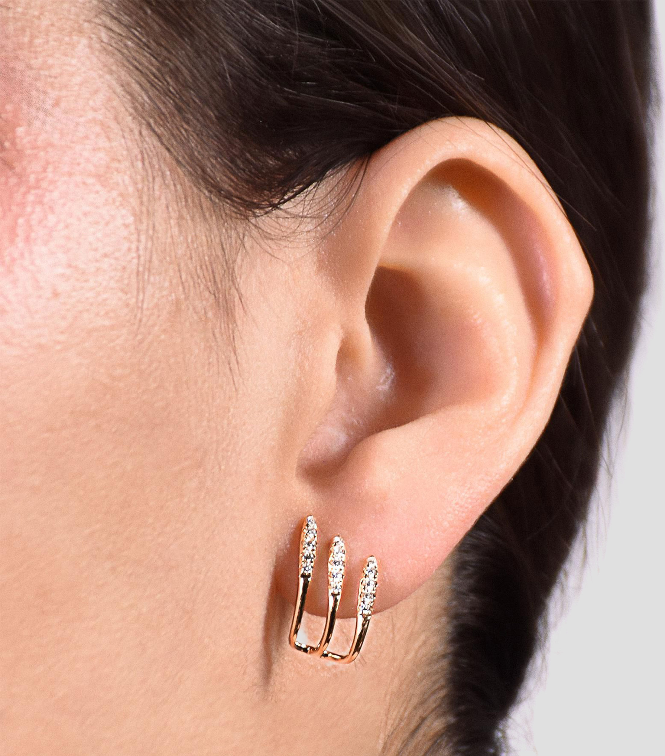 Broqueles en Oro amarillo de 18 Kilates con Diamante Mujer