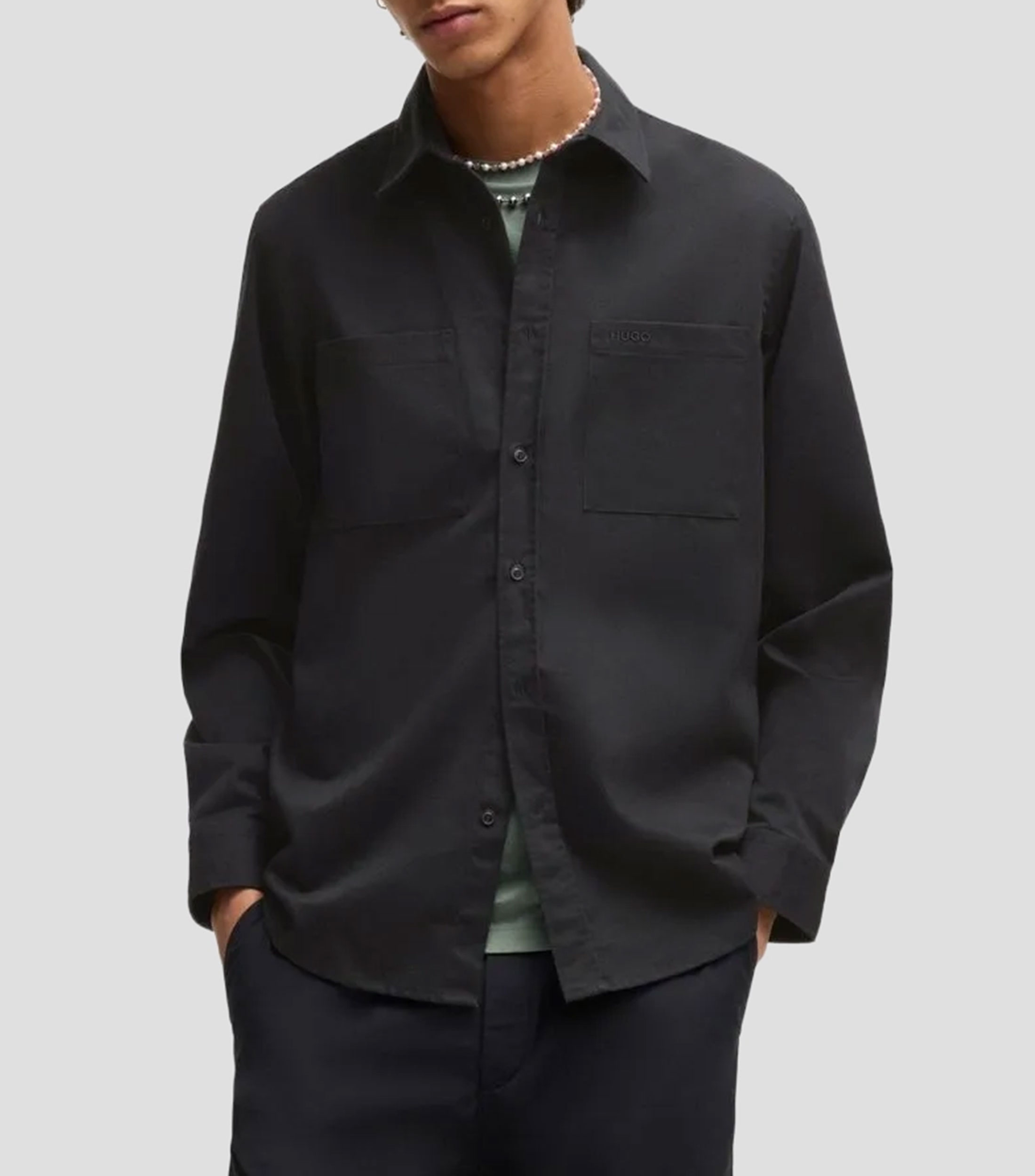Camisa relaxed fit en sarga suave con cuello Kent Hombre