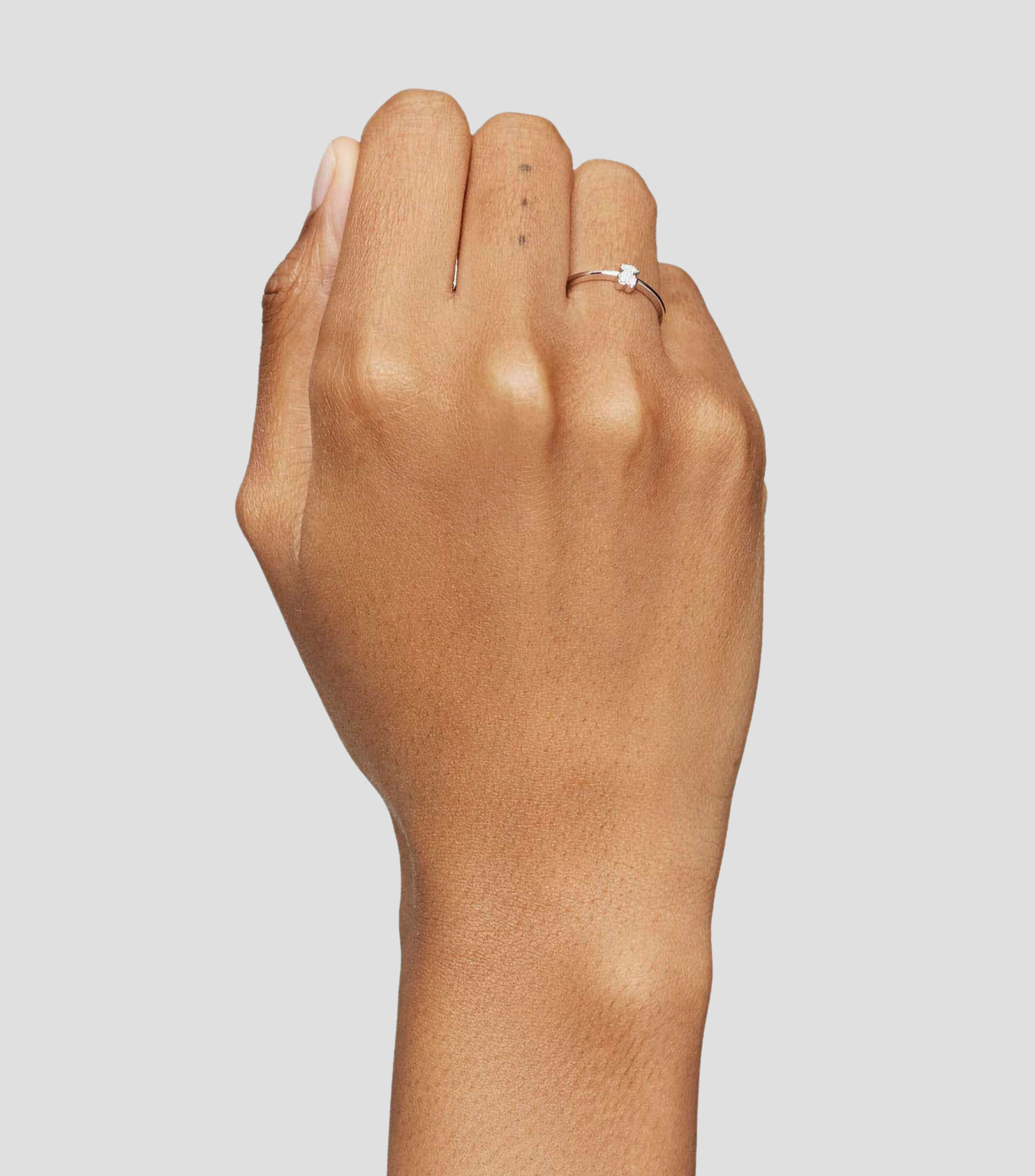 Anillo en oro blanco 18 Kilates Grain con diamantes Mujer