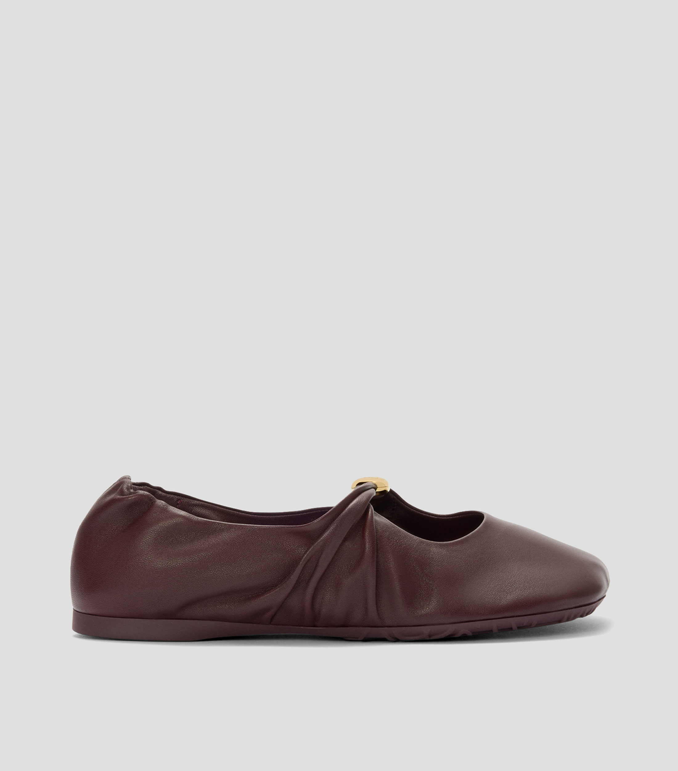 Flats en piel con elemento metálico Mujer