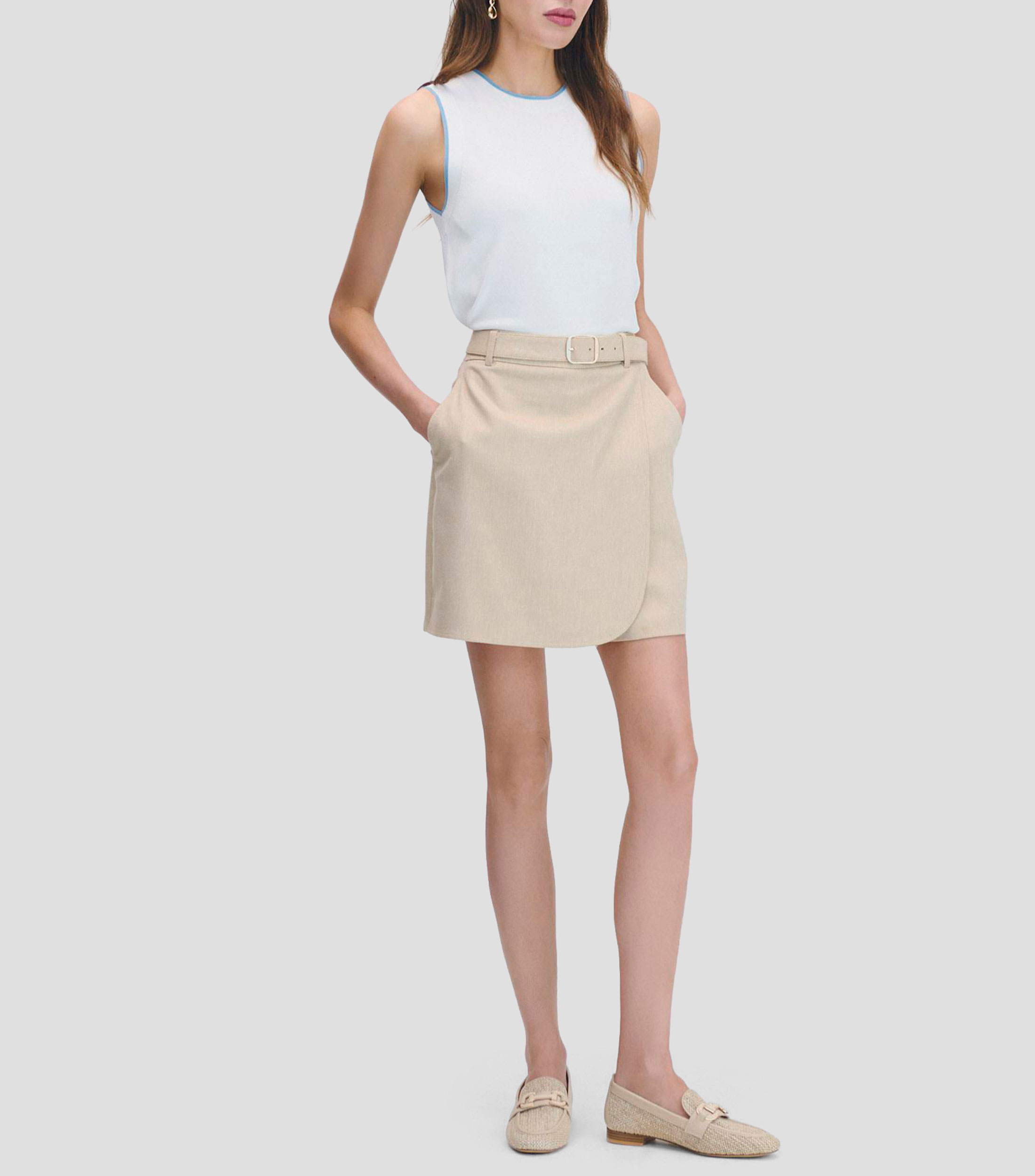 Falda Short Con Textura Y Cinturón Mujer