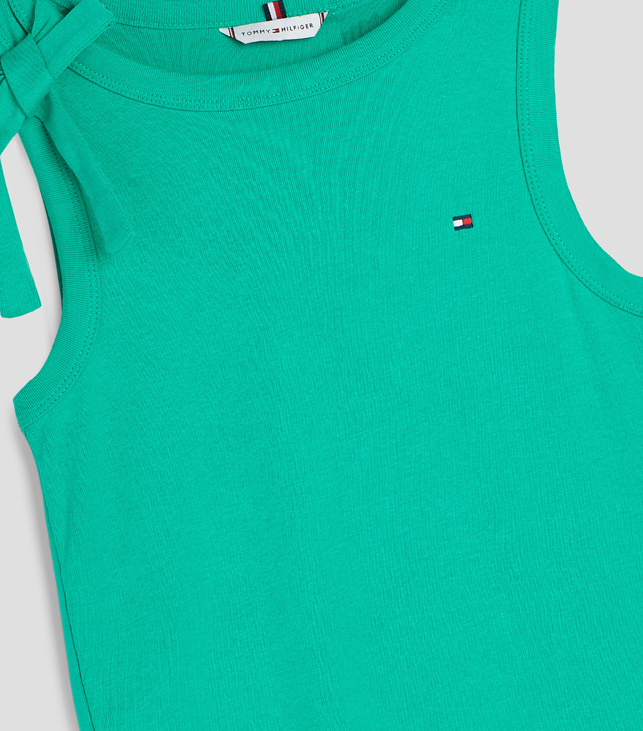 Playera cuello redondo sin mangas lisa Mujer