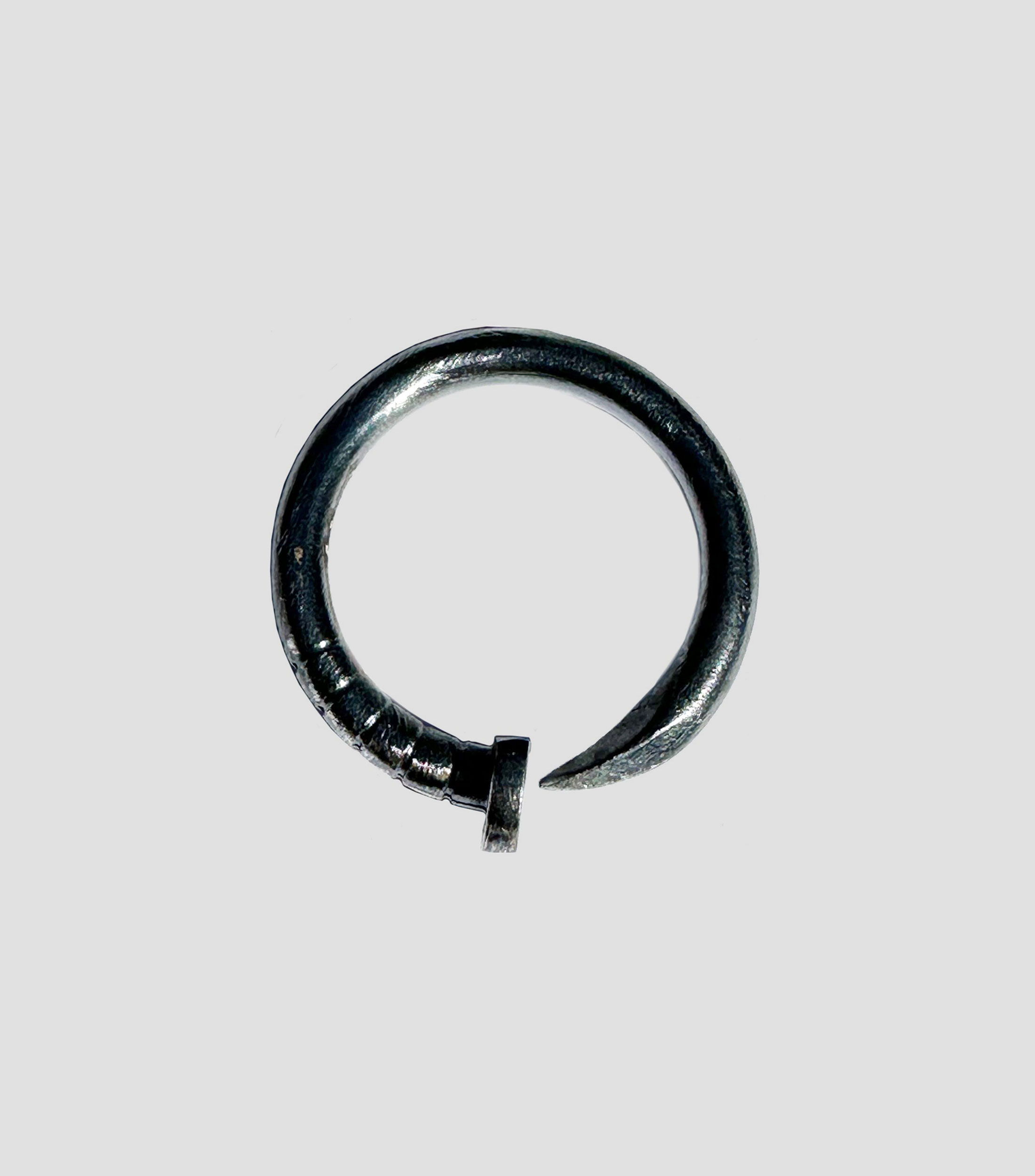 Anillo en plata .925 clavo Hombre