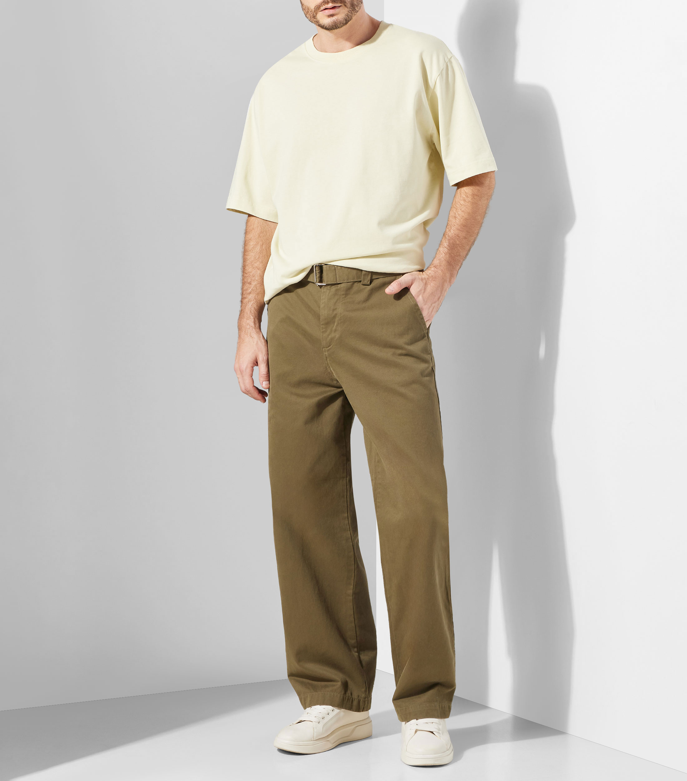 Pantalón con cinturón Hombre