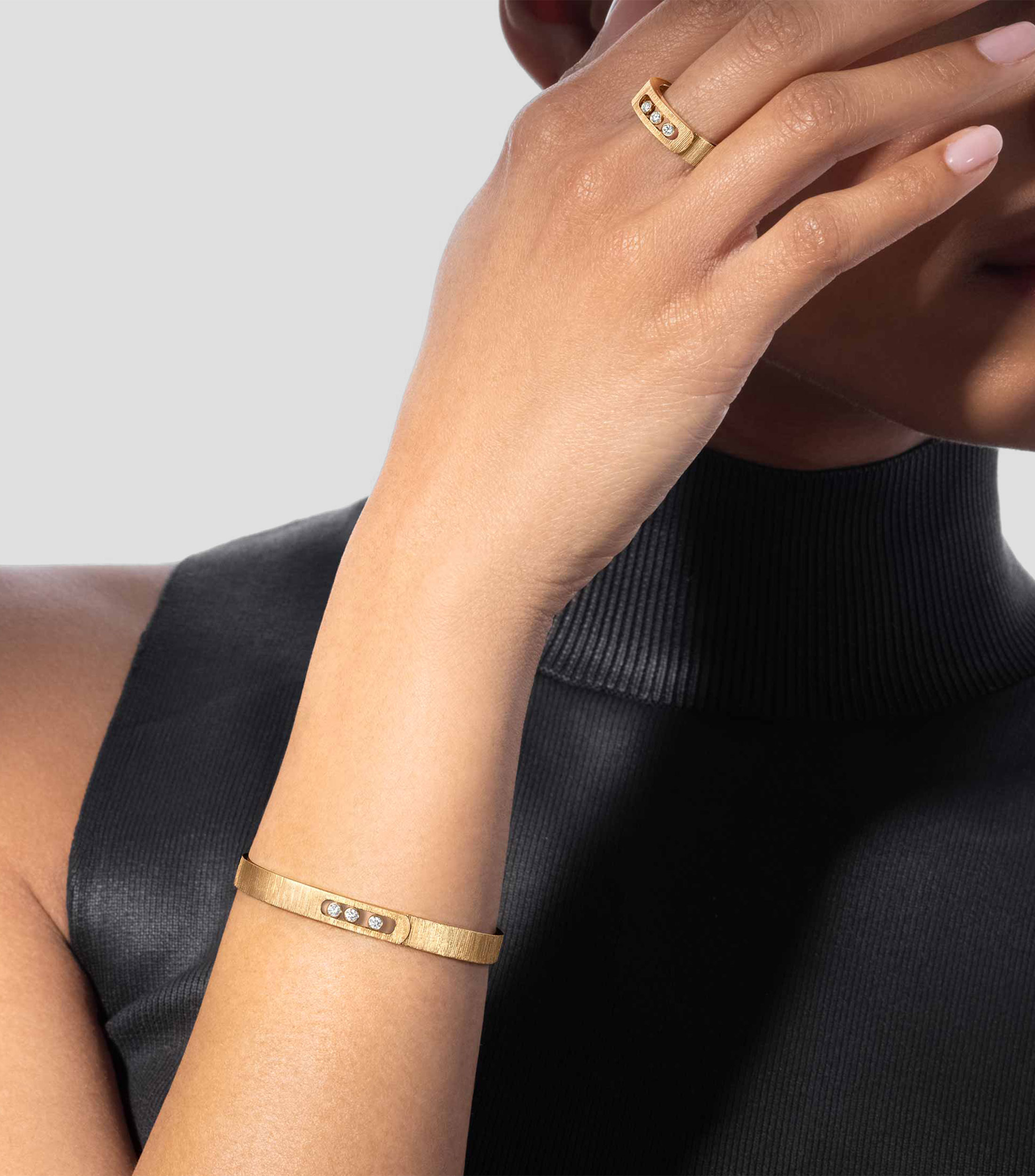 Anillo en oro amarillo de 18 kilates con diamantes Move Noa Mujer
