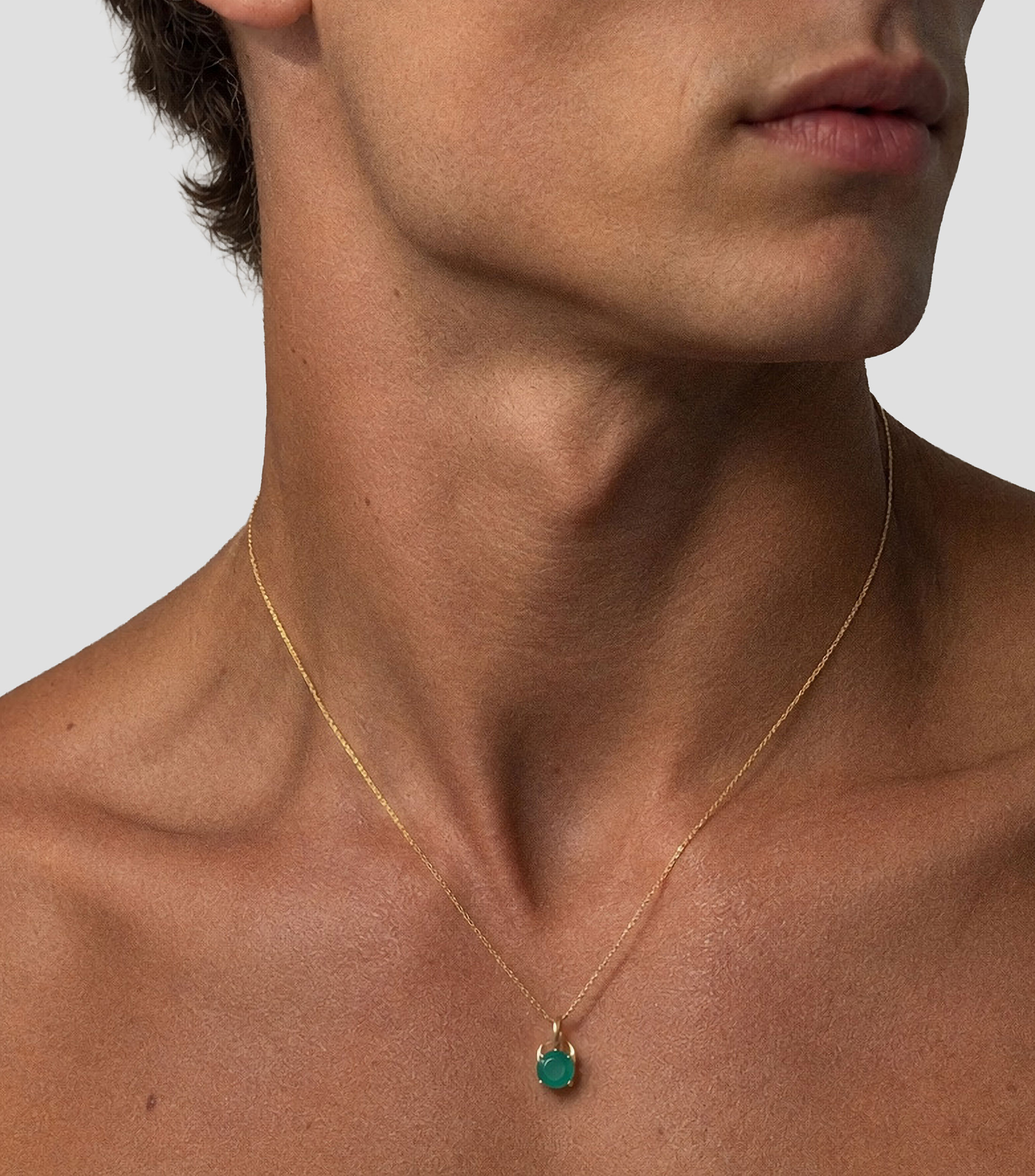 Dije de esmeralda montado en oro de 14K Unisex