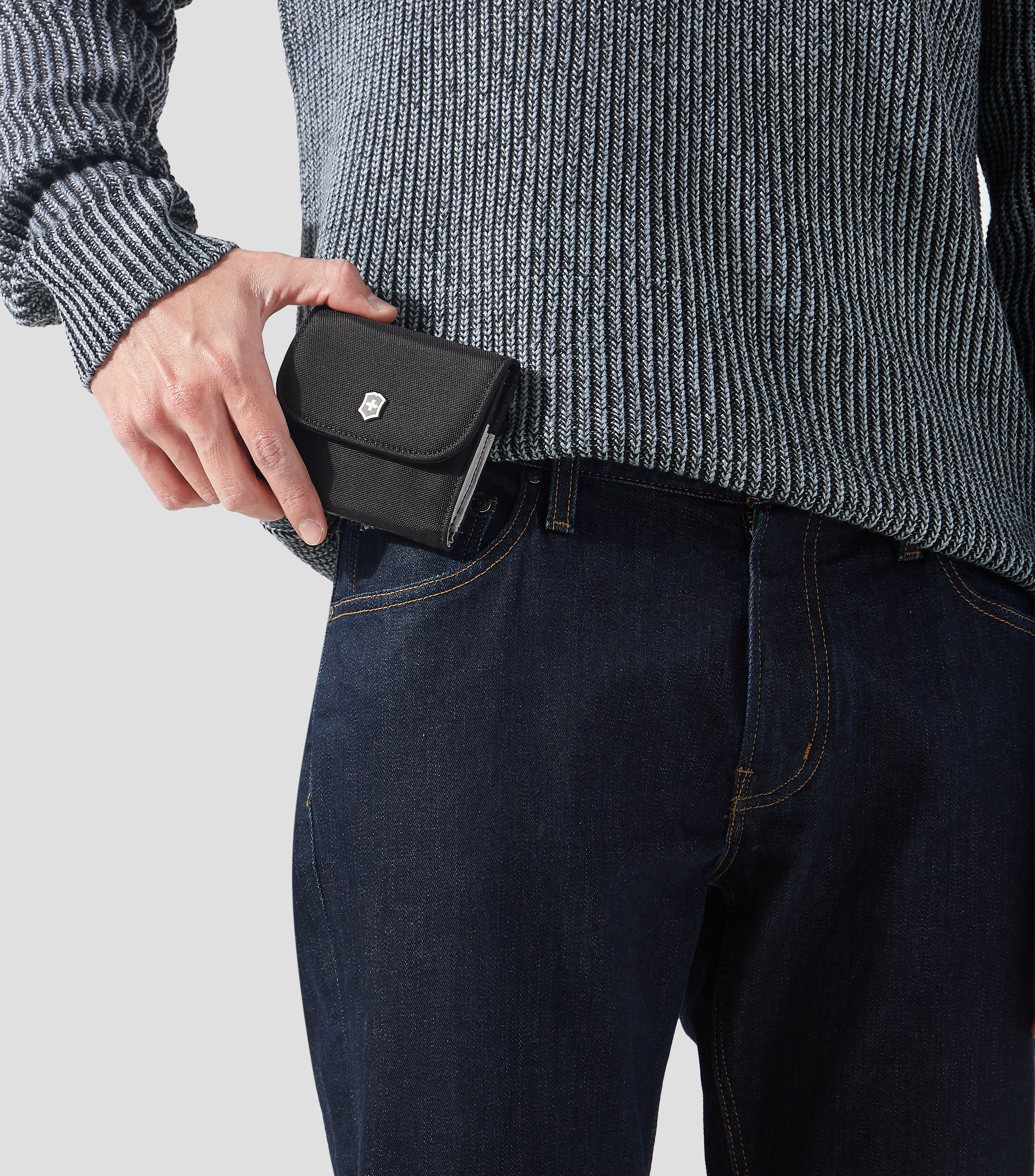 Cartera trifold Envelope en nylon negro Hombre
