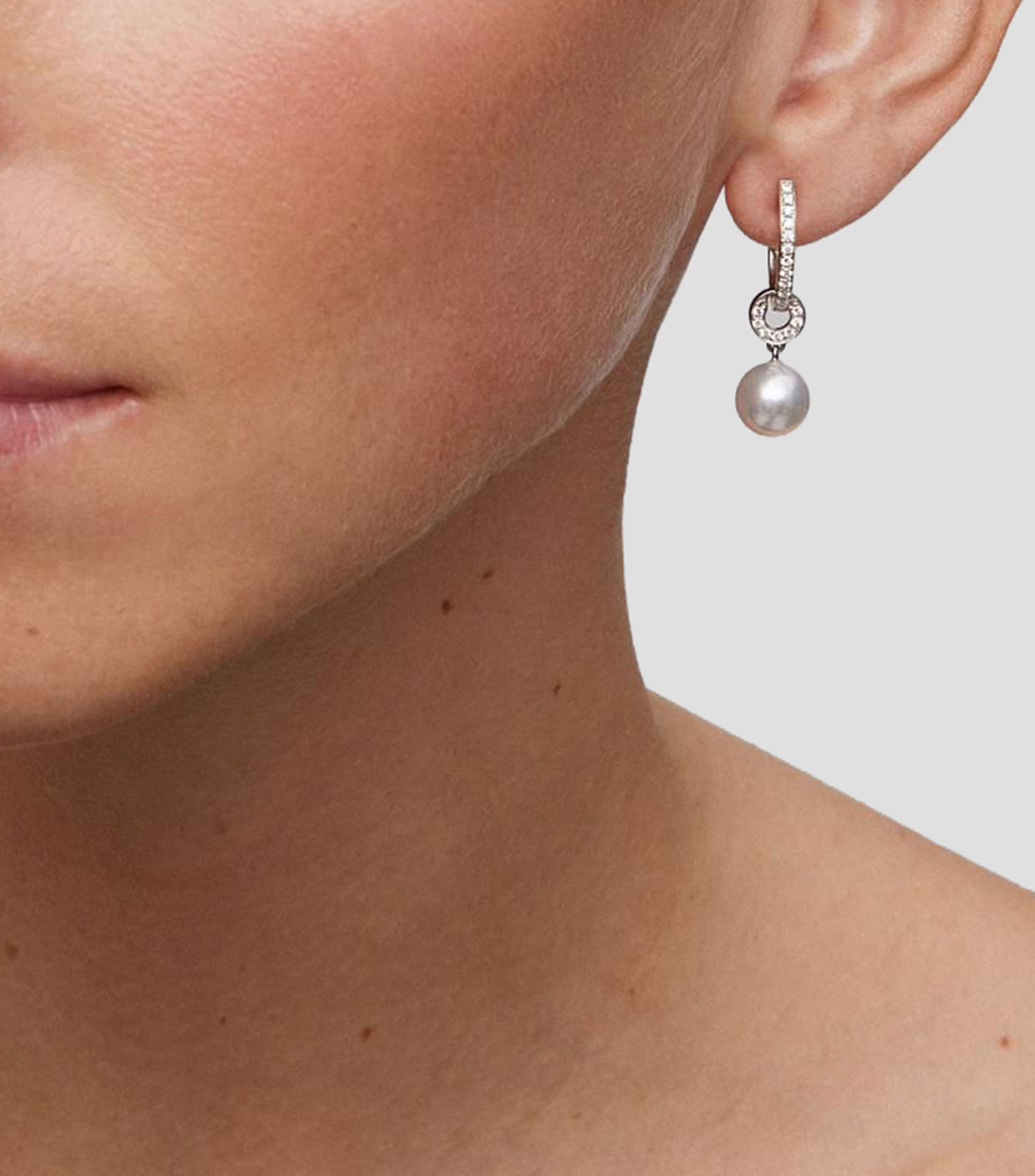 Aretes en Oro blanco de 18 Kilates con perla australiana y diamante Mujer