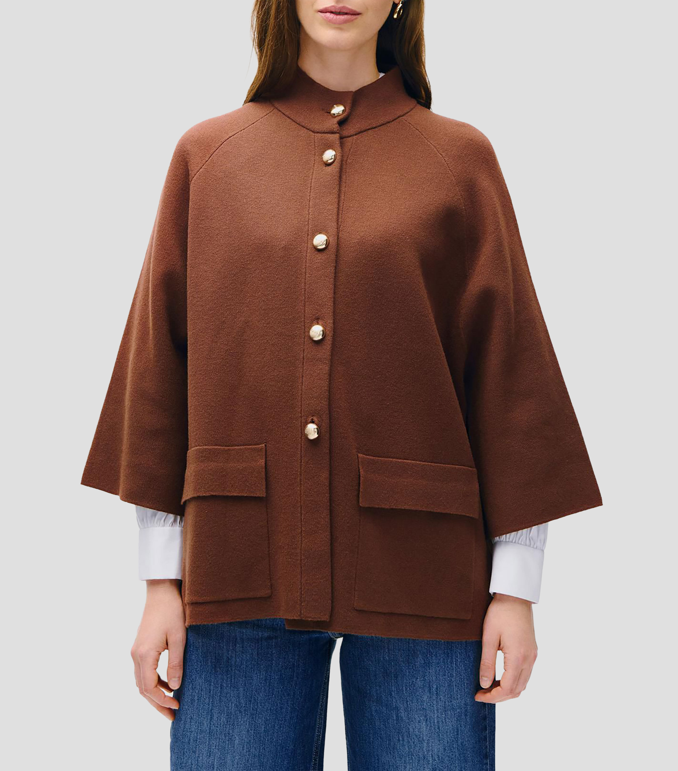 Capa castaña de punto cuello alto manga ranglan botones metálicos Mujer