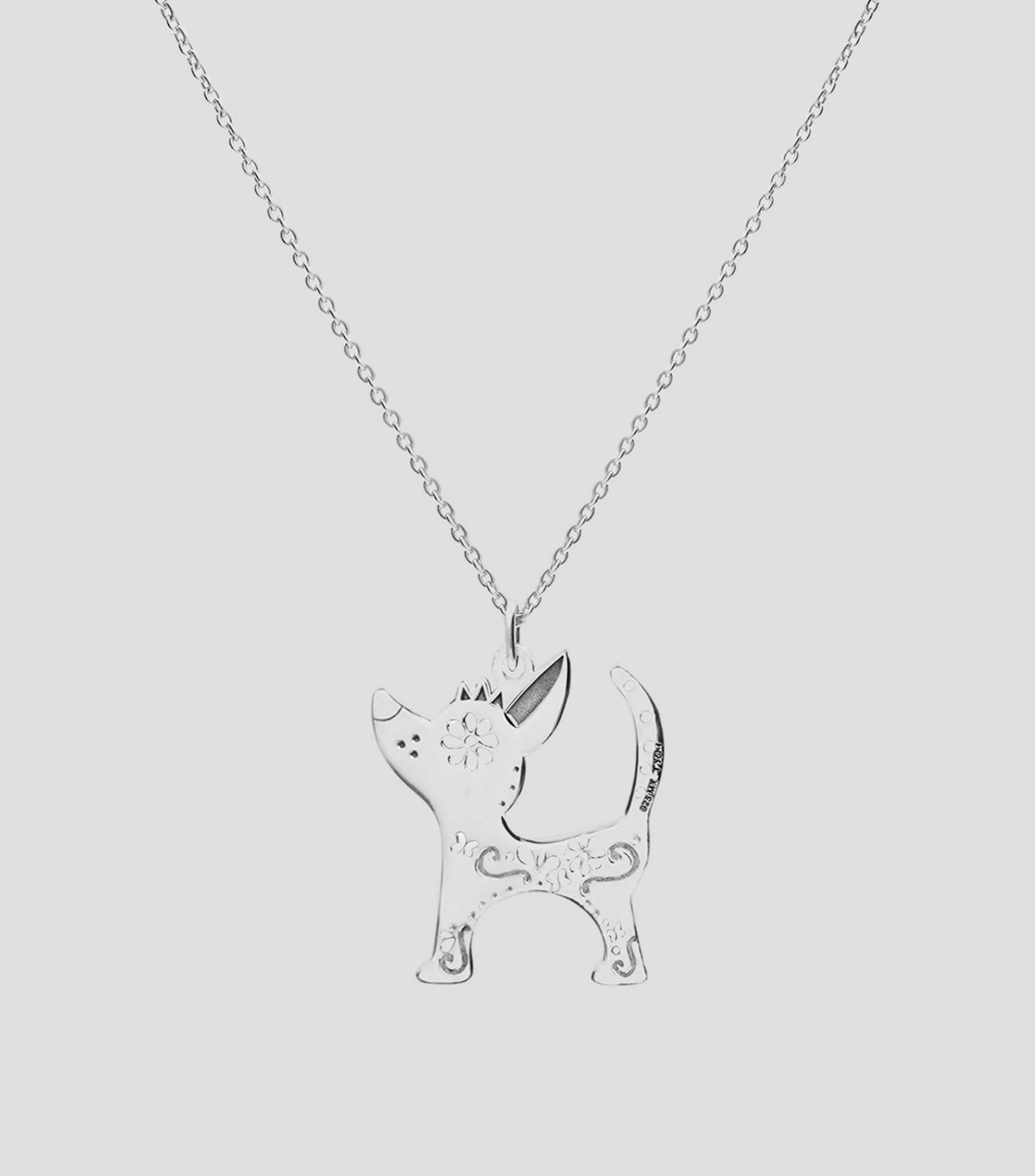 Dije en plata Perro Mexicanizado Mujer
