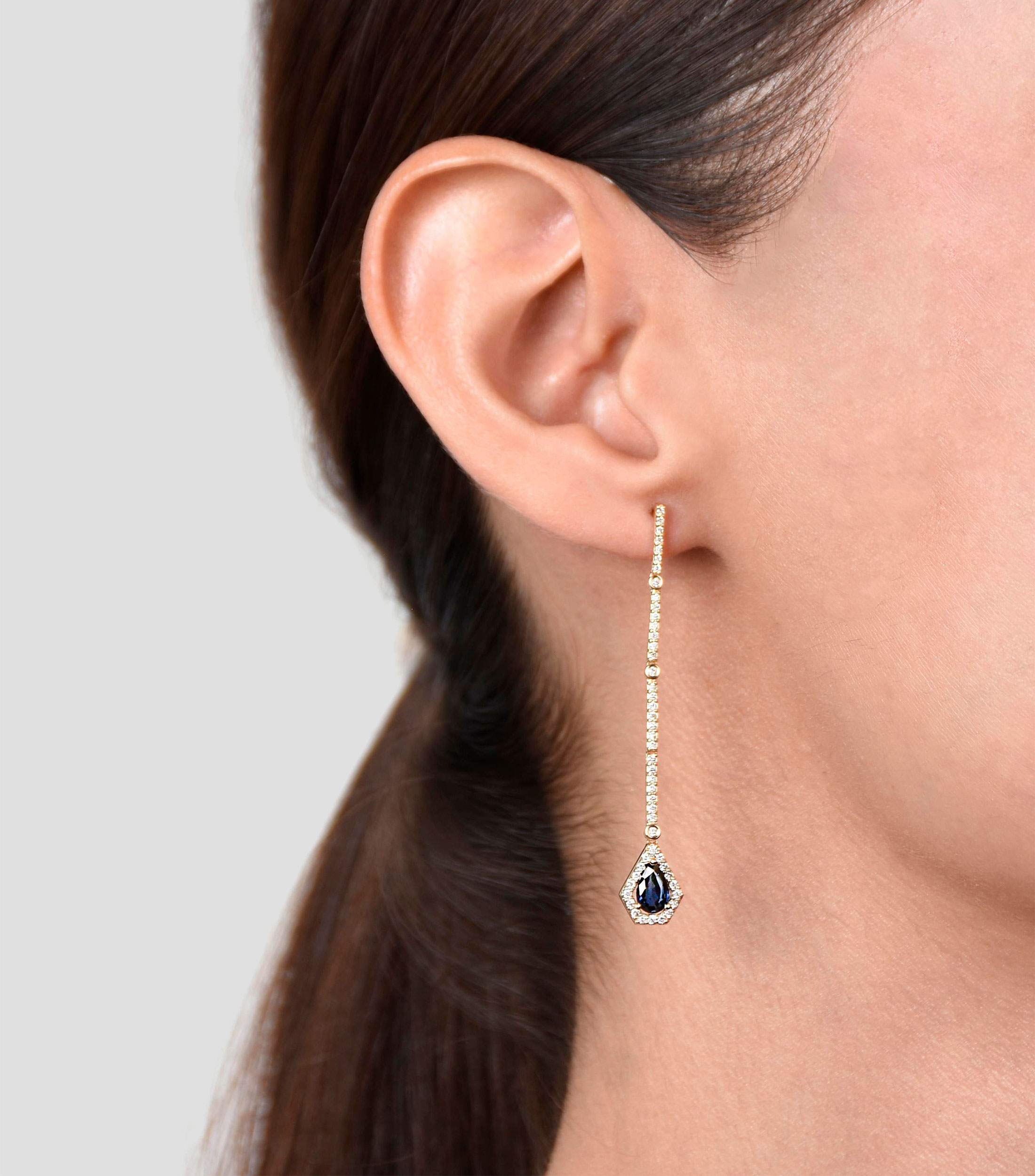 Aretes en oro amarillo 18 kilates con zafiro y diamantes Mujer