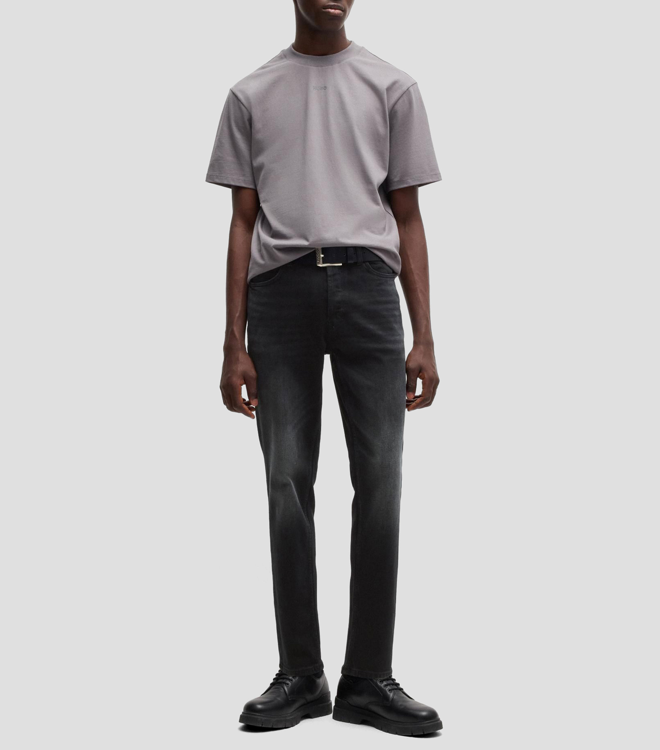 Vaqueros tapered fit en denim elástico negro intenso Hombre
