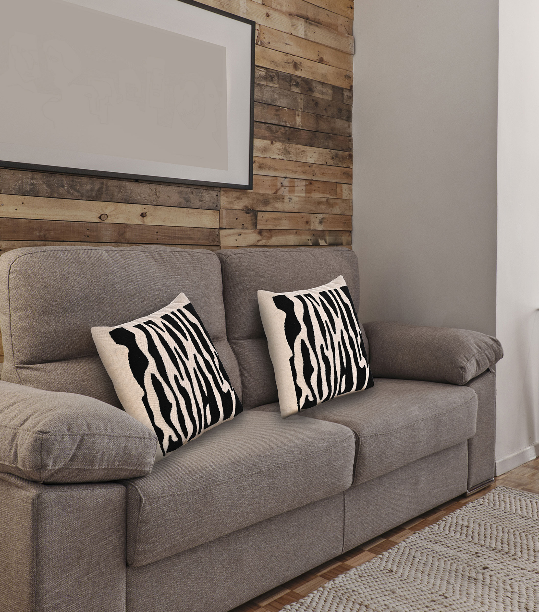 Cojín decorativo con animal print hueso