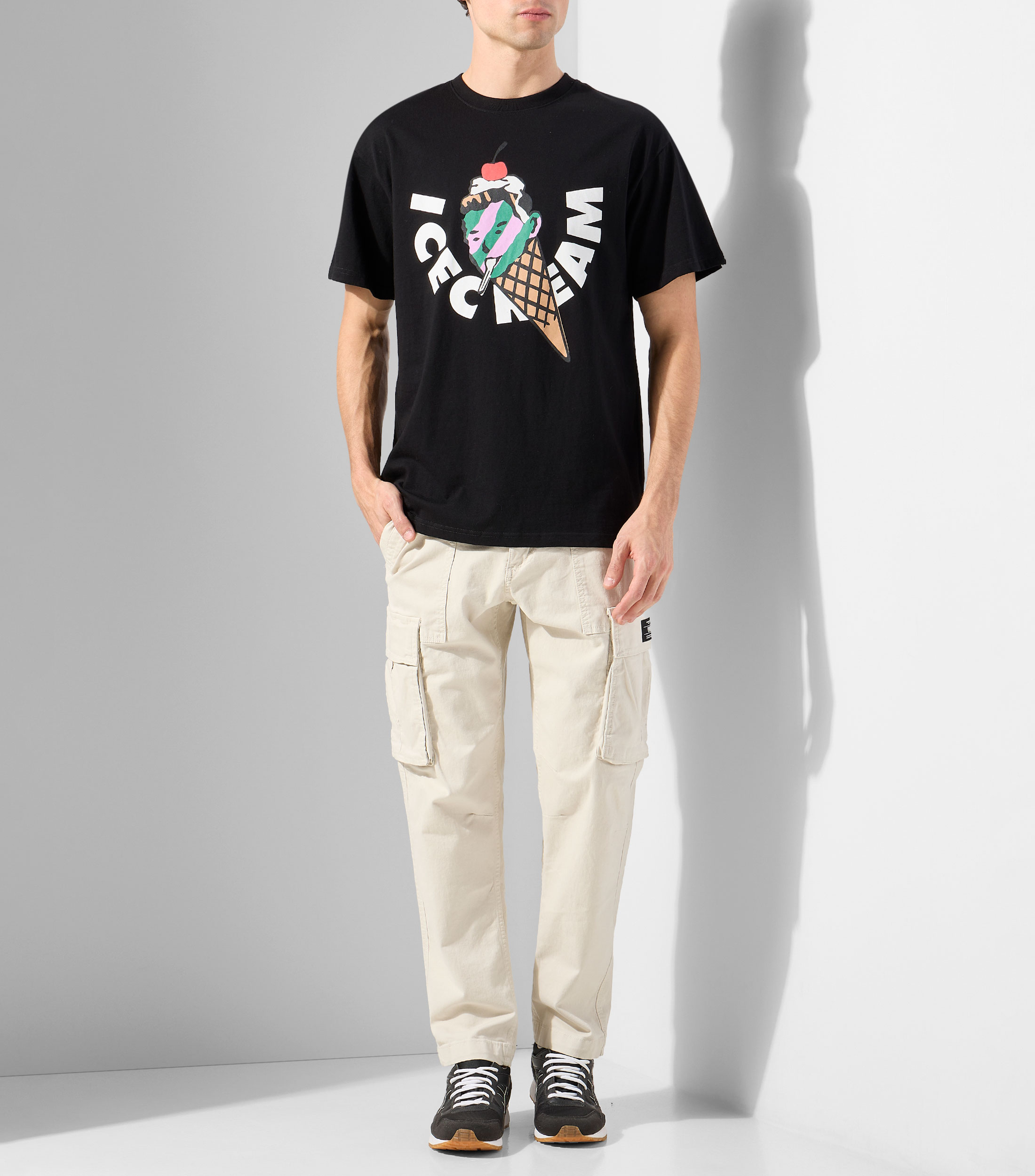 Playera de cuello redondo con manga corta estampada Hombre