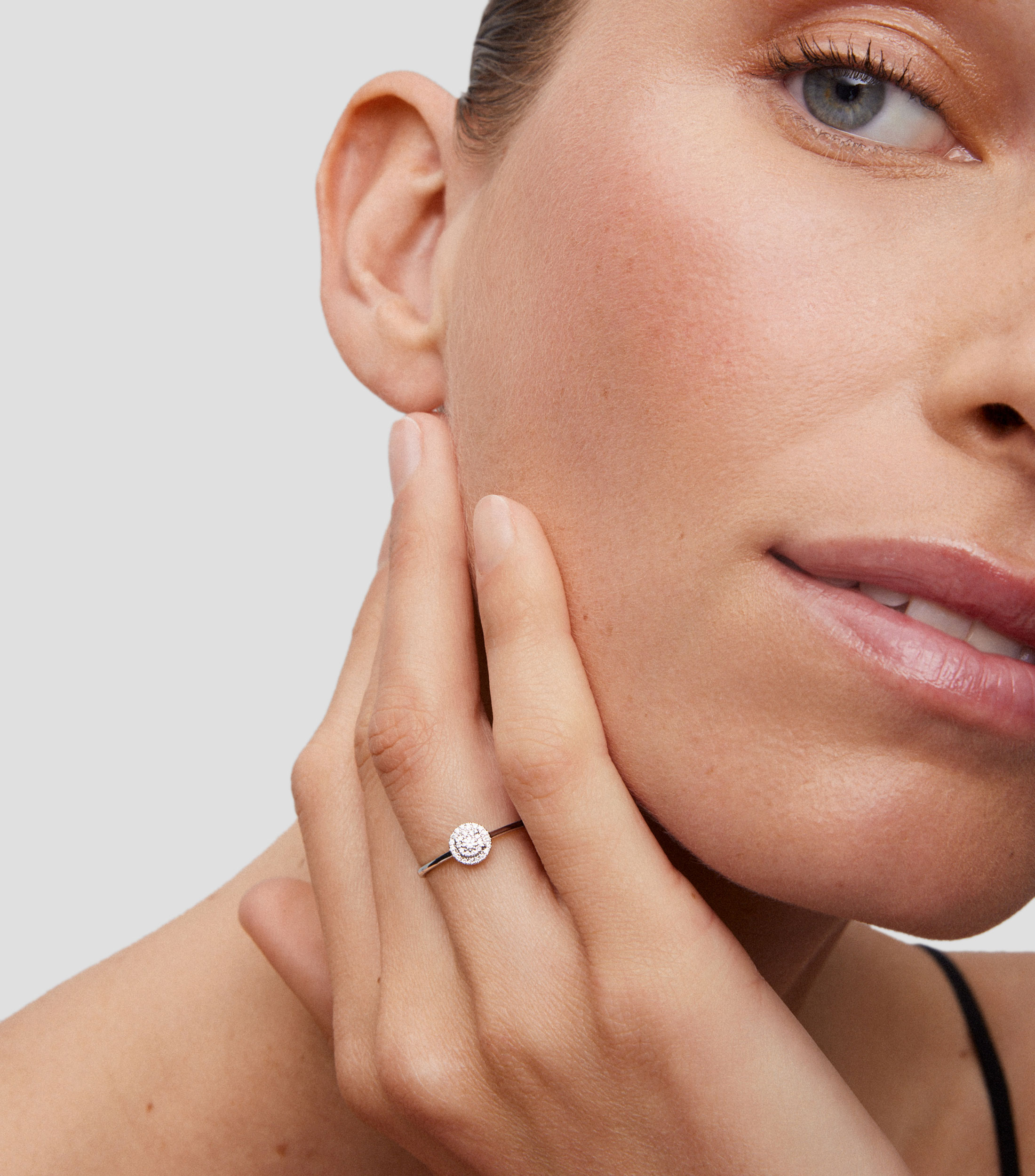 Anillo en Oro blanco de 18 Kilates con diamantes Mujer